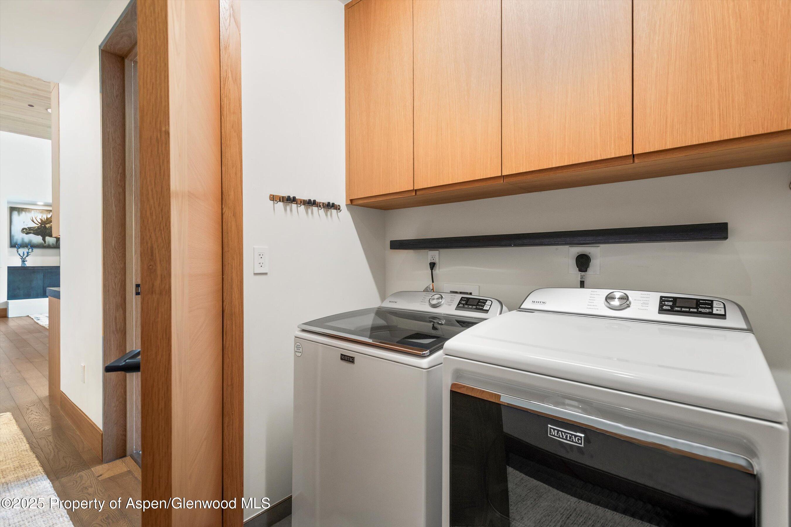 Snowmass Village, Colorado, 81615, United States, 3 Bedrooms Bedrooms, ,3 BathroomsBathrooms,Residential,For Sale,1997105