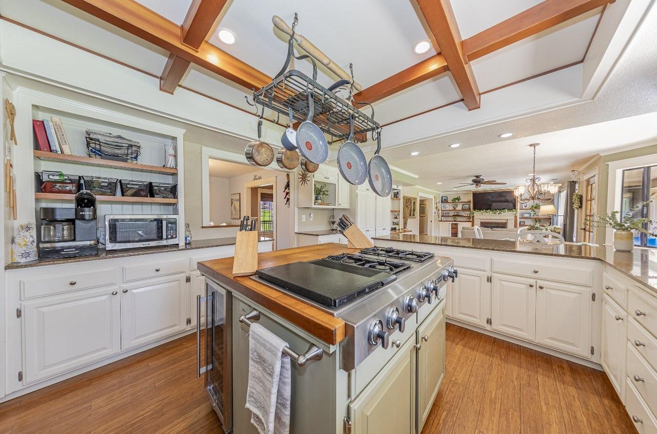 Oakhurst, California, 93644, United States, 3 Bedrooms Bedrooms, ,3 BathroomsBathrooms,Residential,For Sale,1977364