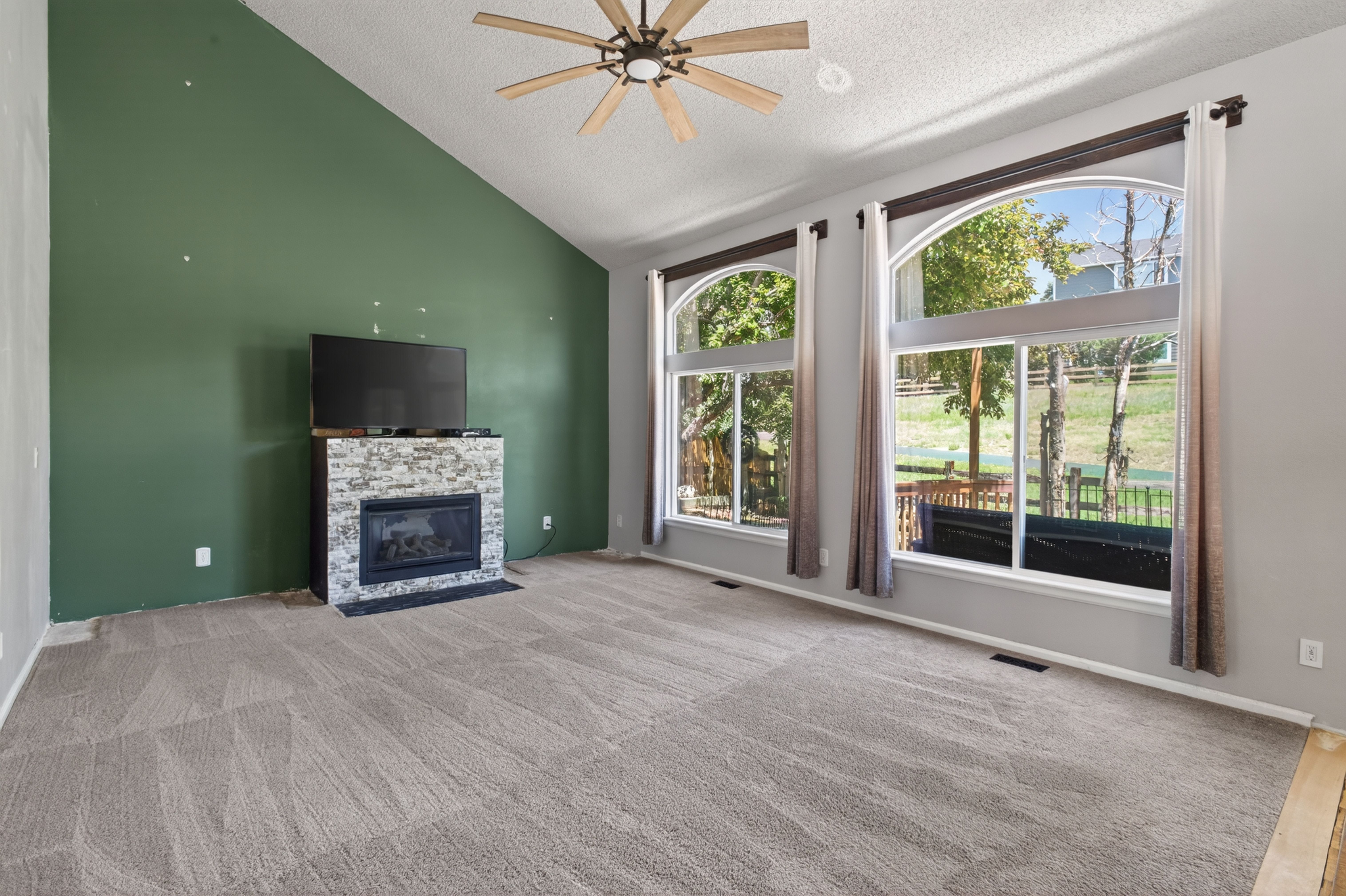  Situated on a Desirable Corner Lot in Hidden River - 物件實景