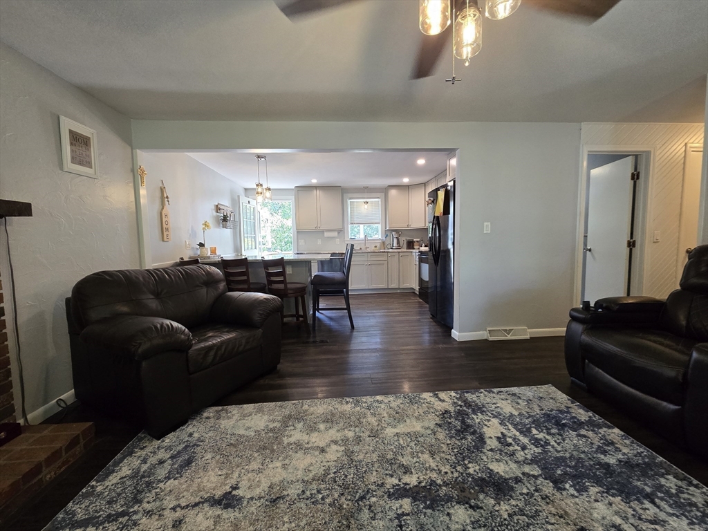 Brockton, Massachusetts, 02301, United States, 3 Bedrooms Bedrooms, ,1 BathroomBathrooms,Residential,For Sale,1895506