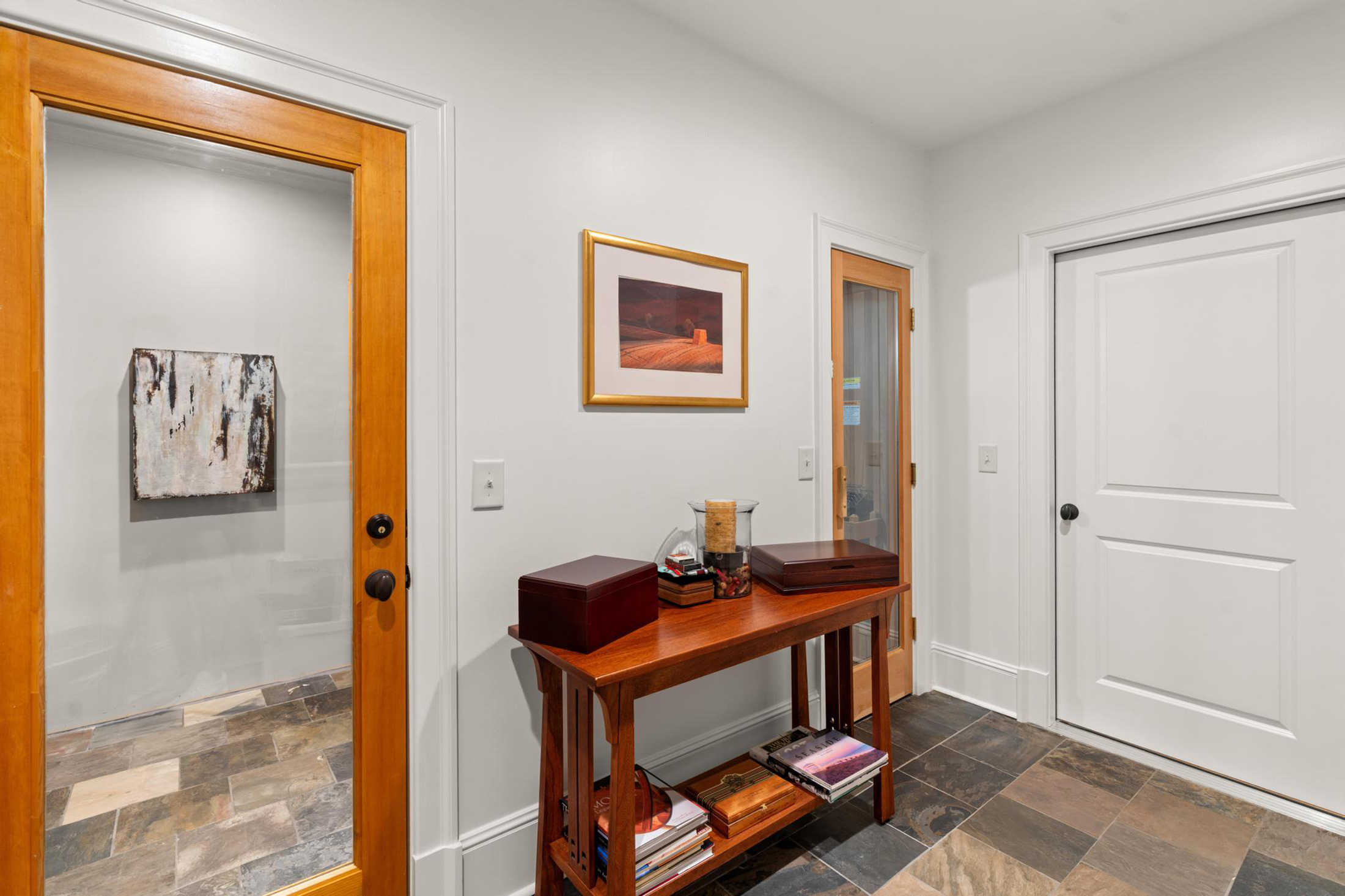  Sophisticated Newer Custom-built Home in Desirable Garden Hills - 物件實景