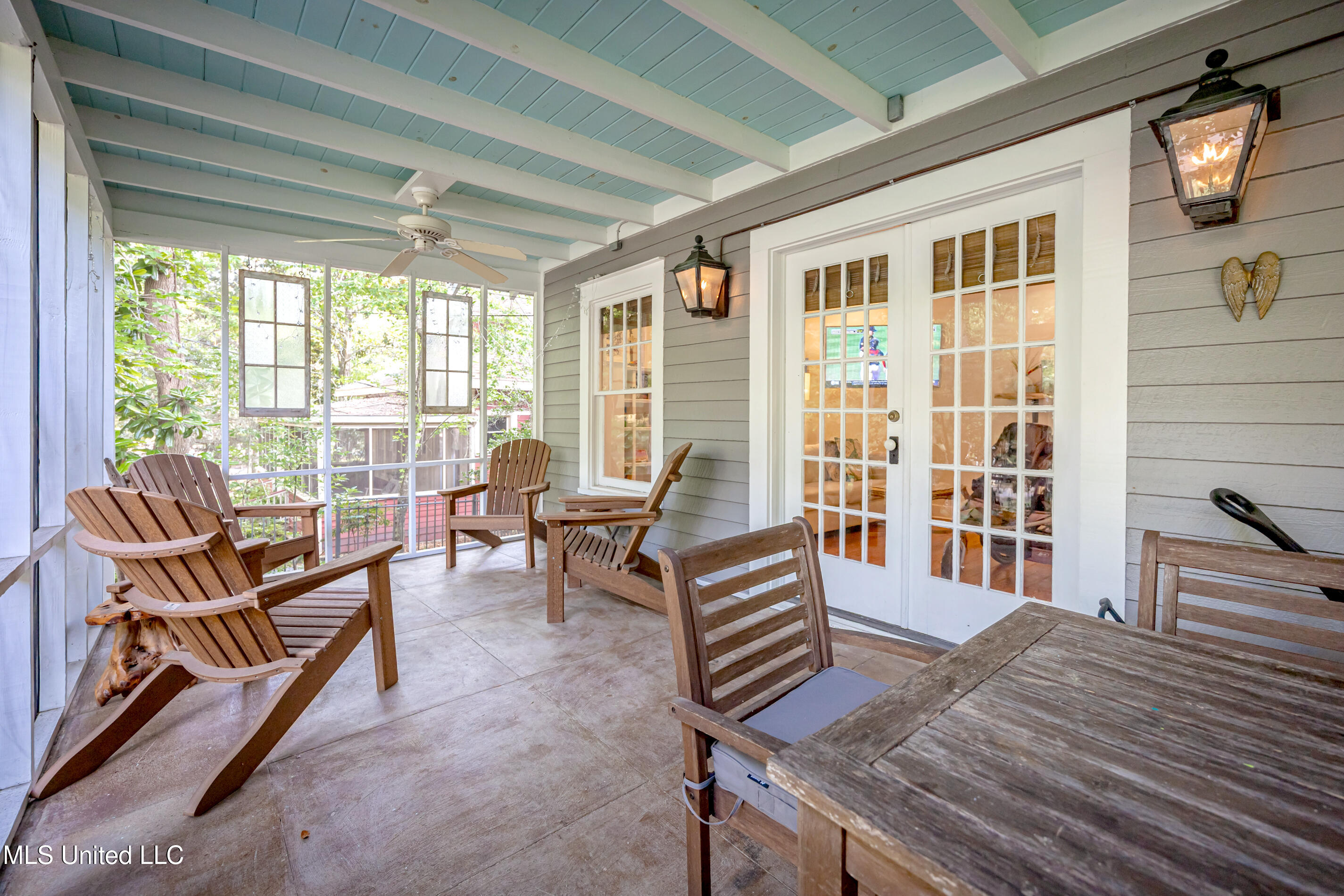 Ocean Springs, Mississippi, 39564, United States, 3 Bedrooms Bedrooms, ,2 BathroomsBathrooms,Residential,For Sale,1987573