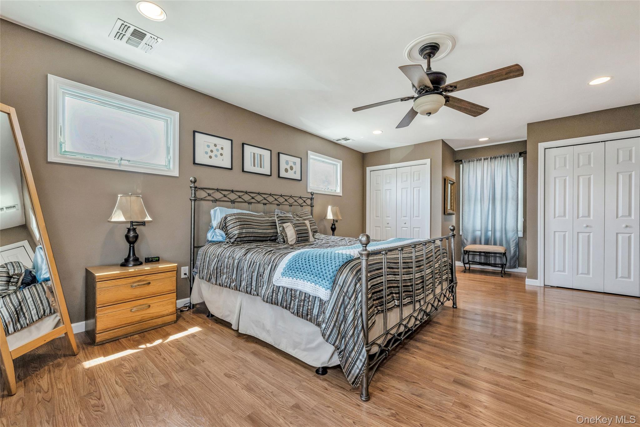 Seaford, New York, 11783, United States, 4 Bedrooms Bedrooms, ,2 BathroomsBathrooms,Residential,For Sale,1939817
