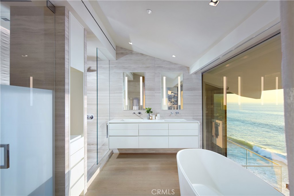 Laguna Beach, California, 92651, United States, 3 Bedrooms Bedrooms, ,4 BathroomsBathrooms,Residential,For Sale,1688637