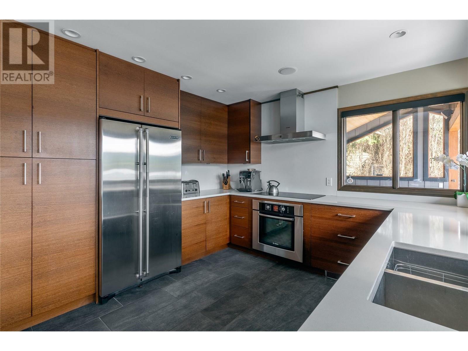 ANGLEMONT, British Columbia, V0E 1M8, CA, 5 Bedrooms Bedrooms, ,4 BathroomsBathrooms,Residential,For Sale,1838745
