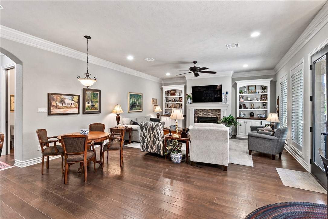 College Station, Texas, 77845, United States, 3 Bedrooms Bedrooms, ,3 BathroomsBathrooms,Residential,For Sale,1940583