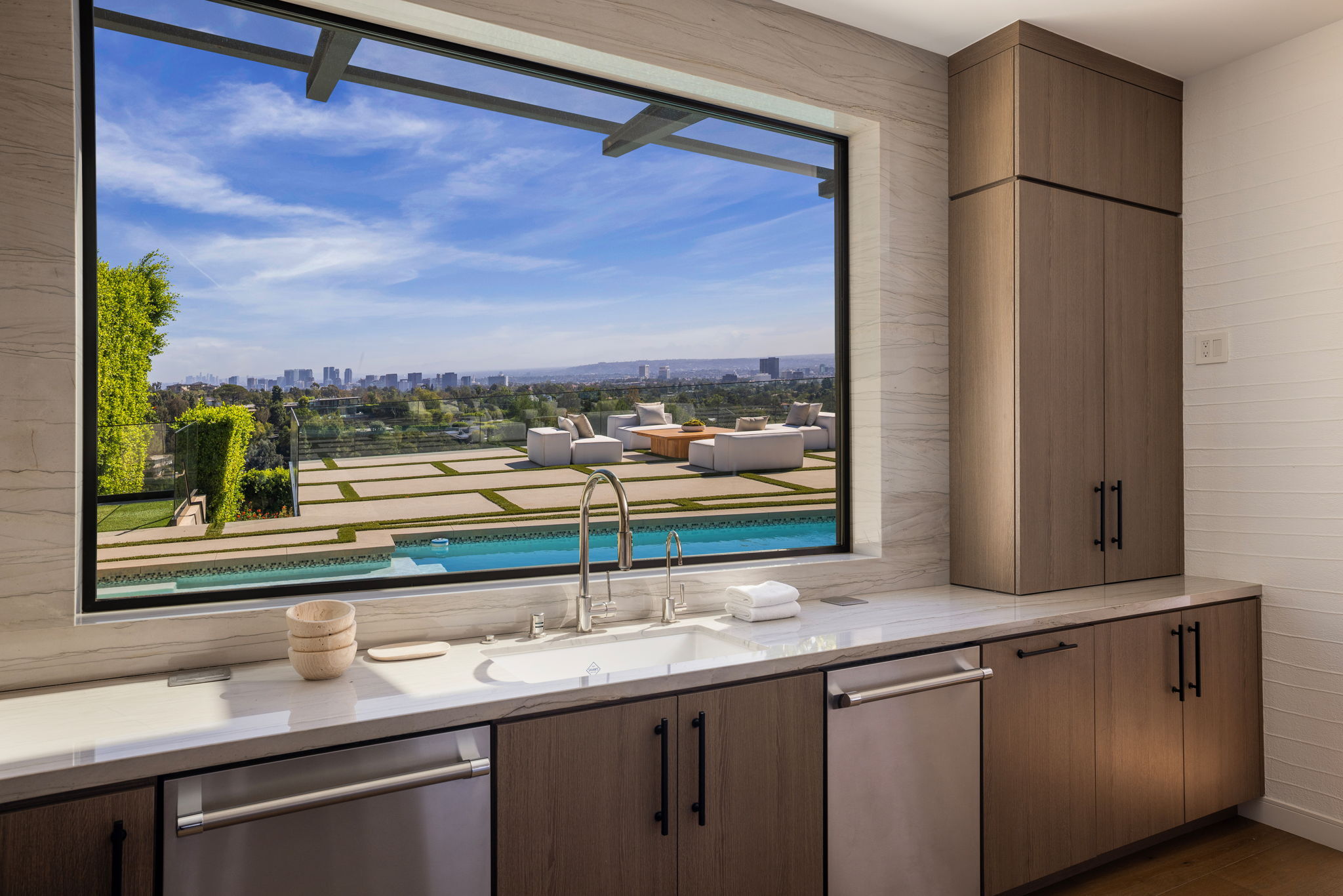  816 Glenmere Way - 物件實景