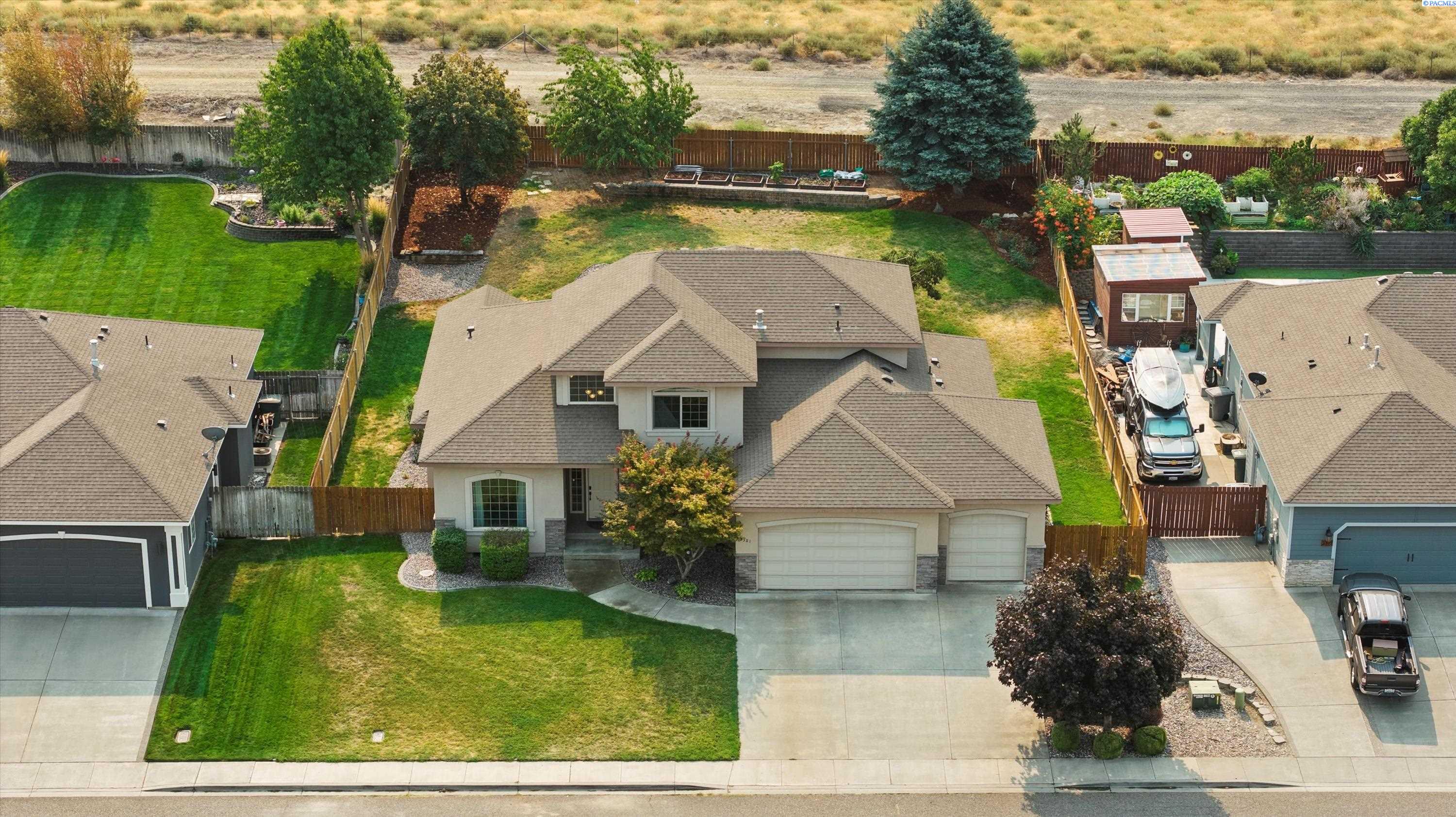 Richland, Washington, 99352, United States, 4 Bedrooms Bedrooms, ,3 BathroomsBathrooms,Residential,For Sale,1940830