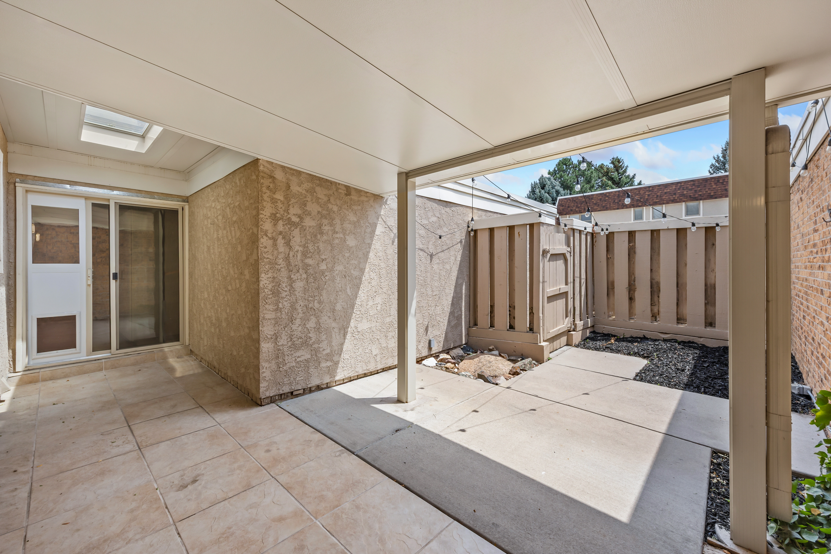  Beautifully renovated home in the desirable Three Fountains community - 物件實景