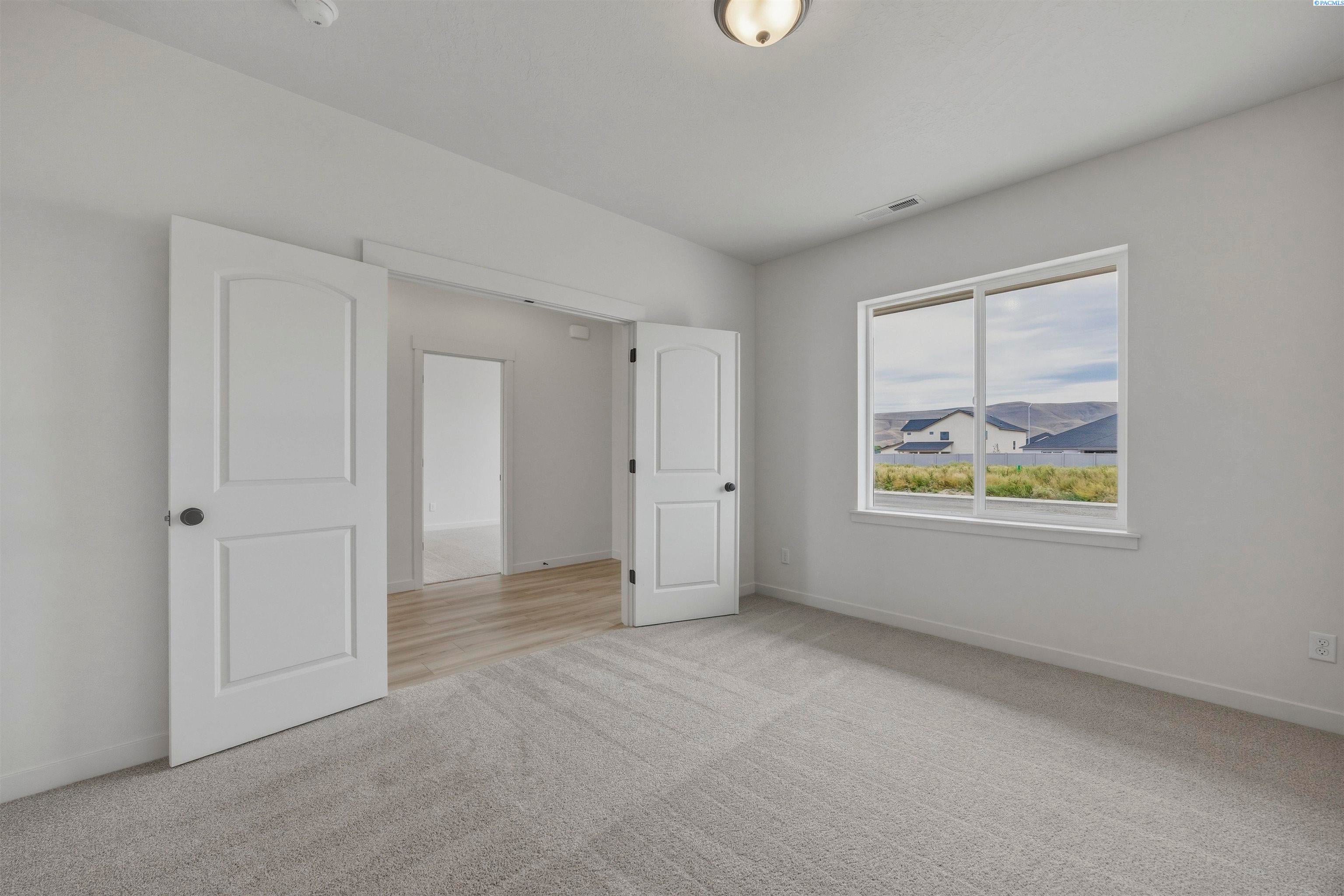 Prosser, Washington, 99350, United States, 5 Bedrooms Bedrooms, ,3 BathroomsBathrooms,Residential,For Sale,2028032