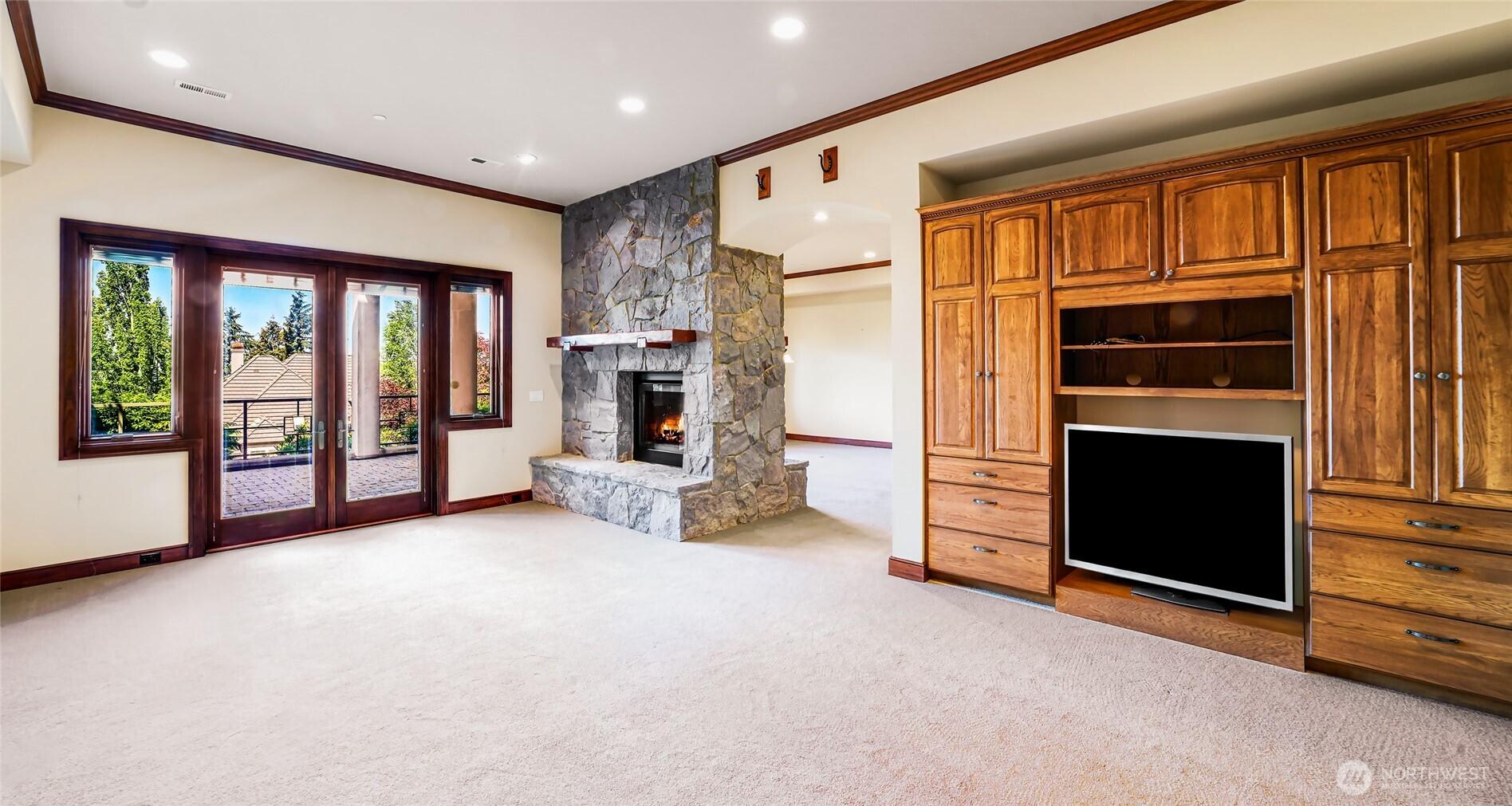 BELLEVUE, Washington, 98006, United States, 4 Bedrooms Bedrooms, ,6 BathroomsBathrooms,Residential,For Sale,1876137