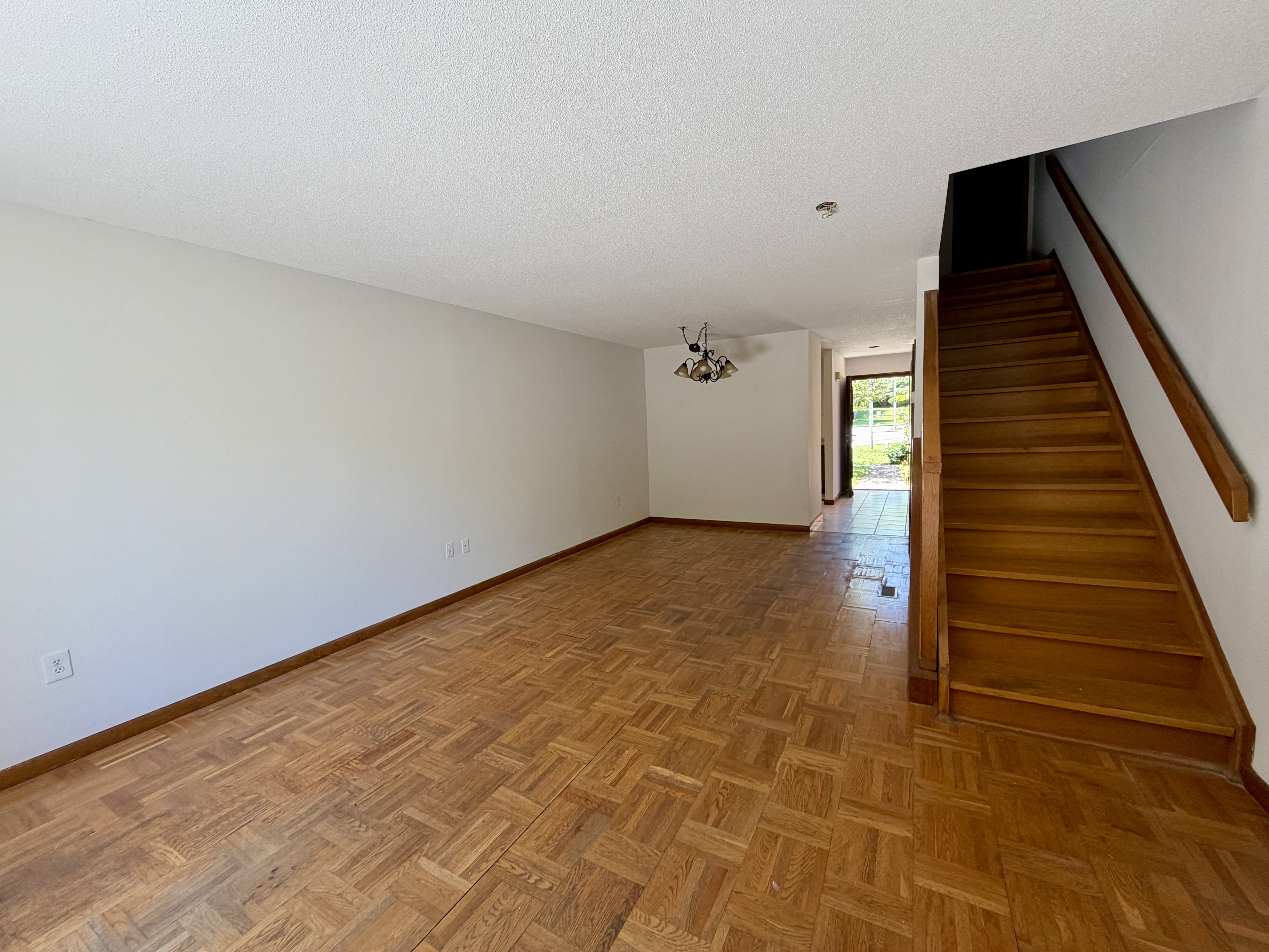  Groton Townhouse - 物件實景