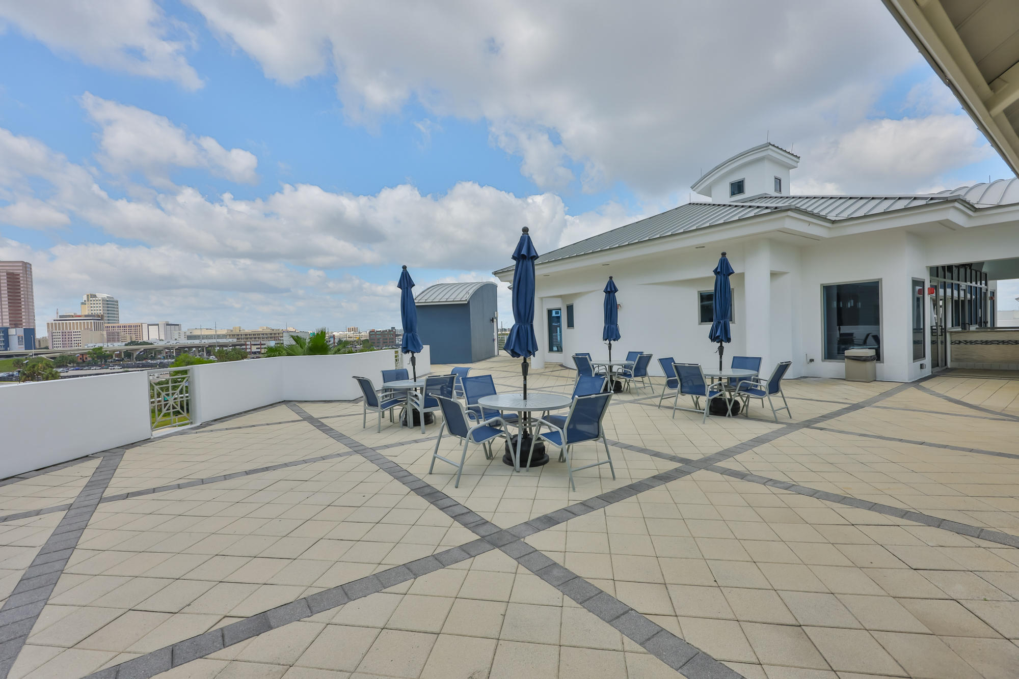 Tampa, Florida, 33602, United States, 3 Bedrooms Bedrooms, ,3 BathroomsBathrooms,Residential,For Sale,1982527