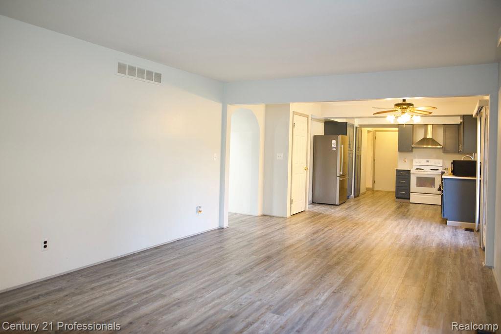 RochesterHills, Michigan, 48309, United States, 4 Bedrooms Bedrooms, ,3 BathroomsBathrooms,Residential,For Sale,1976232