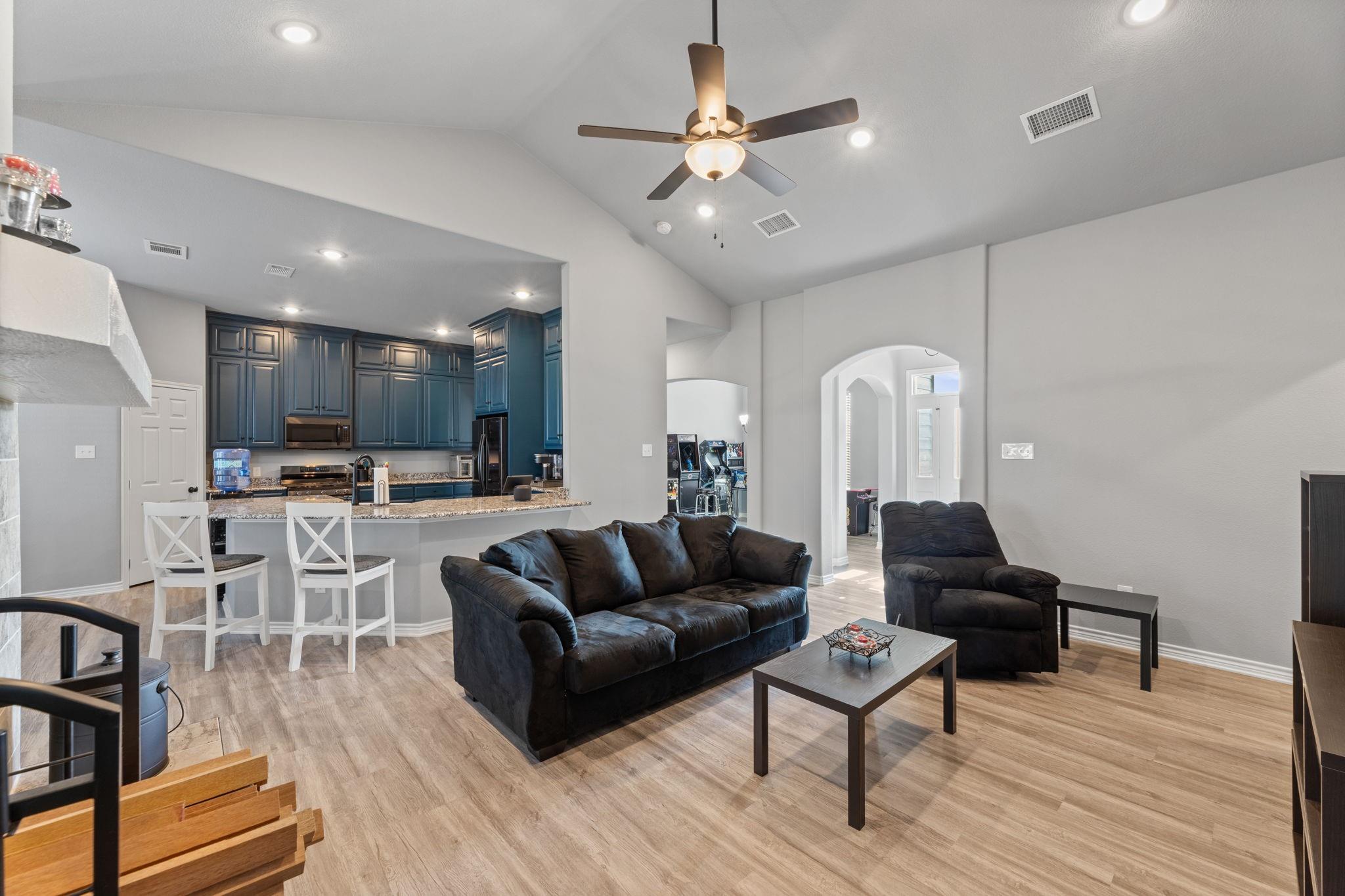 Wills Point, Texas, 75169, United States, 5 Bedrooms Bedrooms, ,5 BathroomsBathrooms,Residential,For Sale,2002529