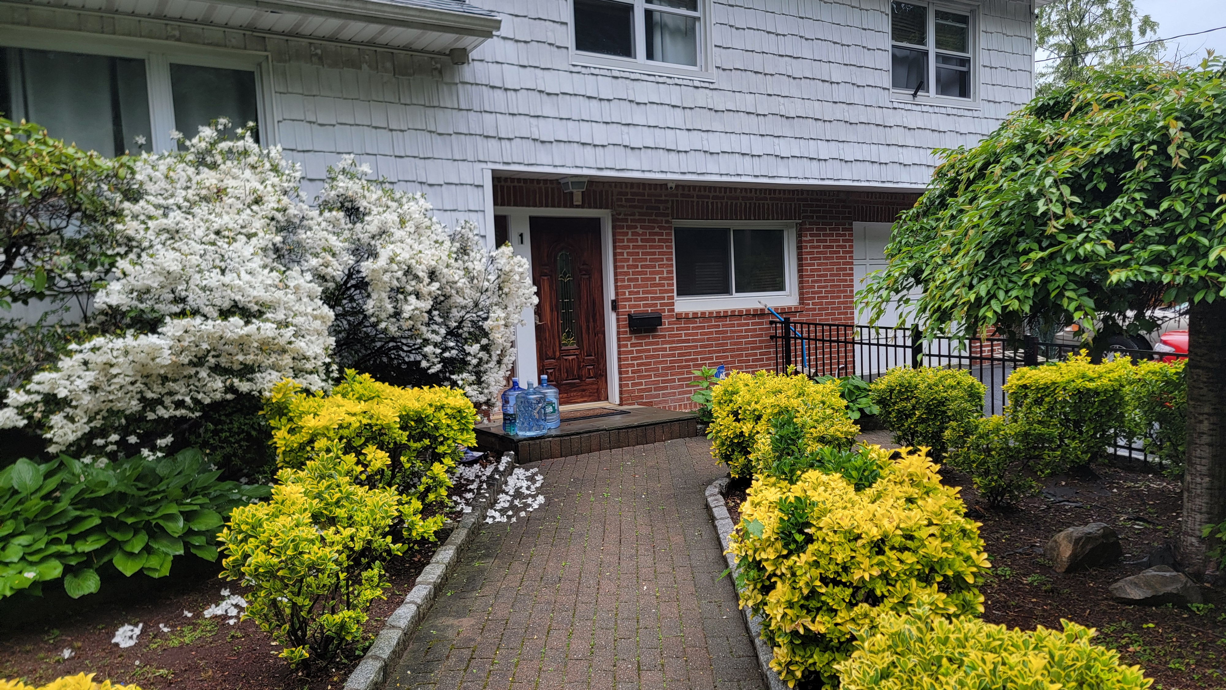 Yonkers, New York, 10710, United States, 3 Bedrooms Bedrooms, ,3 BathroomsBathrooms,Residential,For Sale,1978915