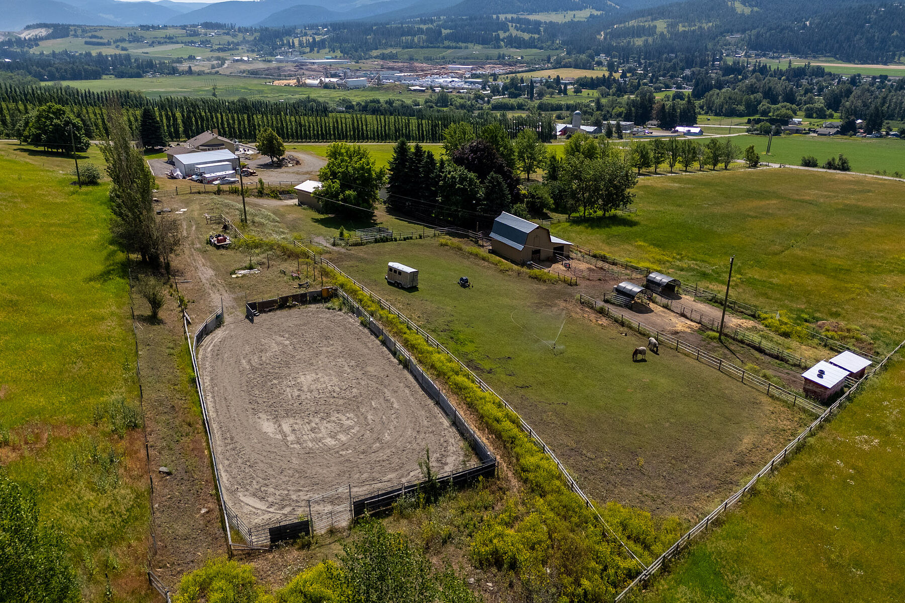  Ten Acres in Coldstream - 物件實景