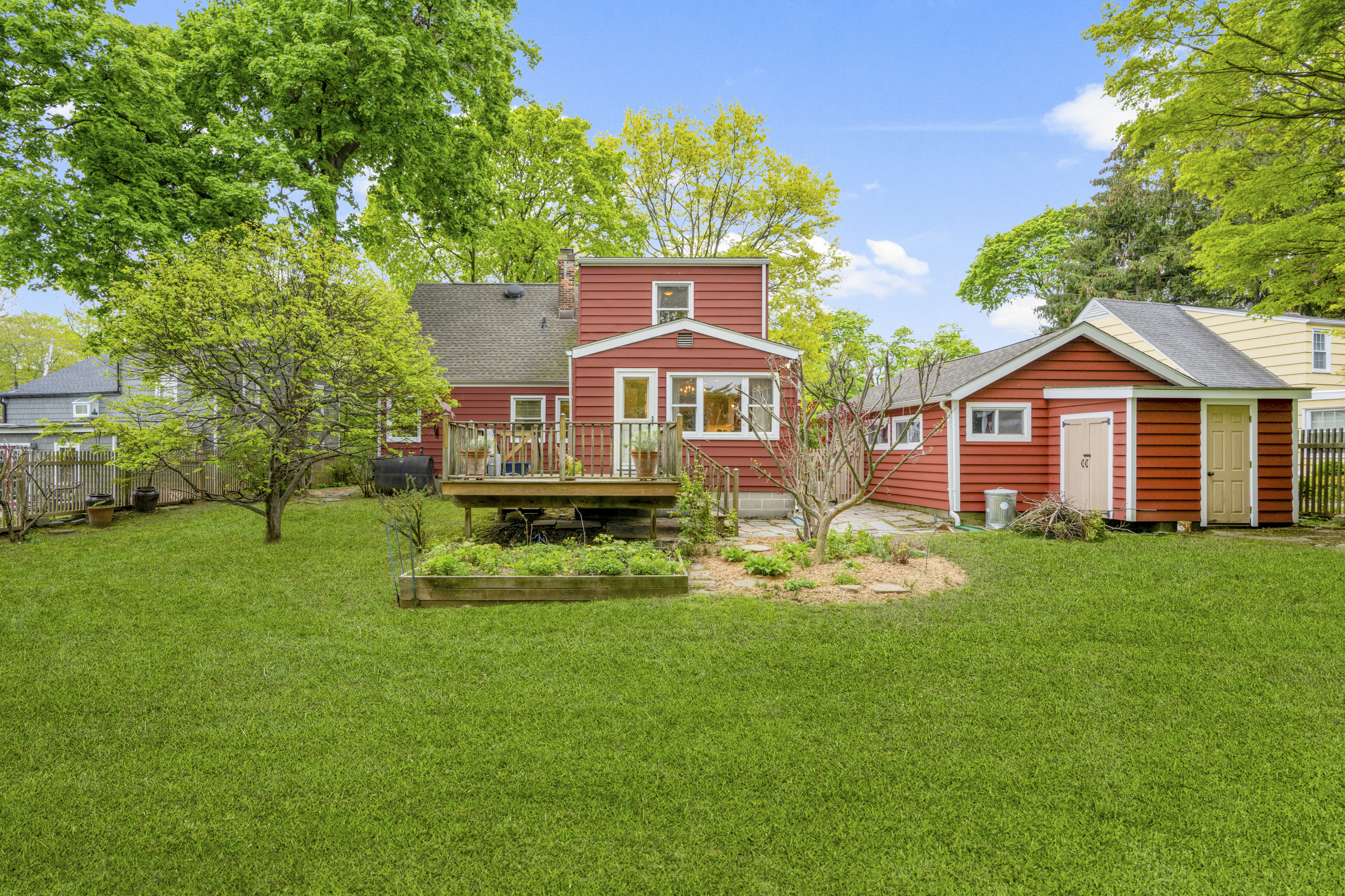  Charming Expanded Cape Cod - 物件實景