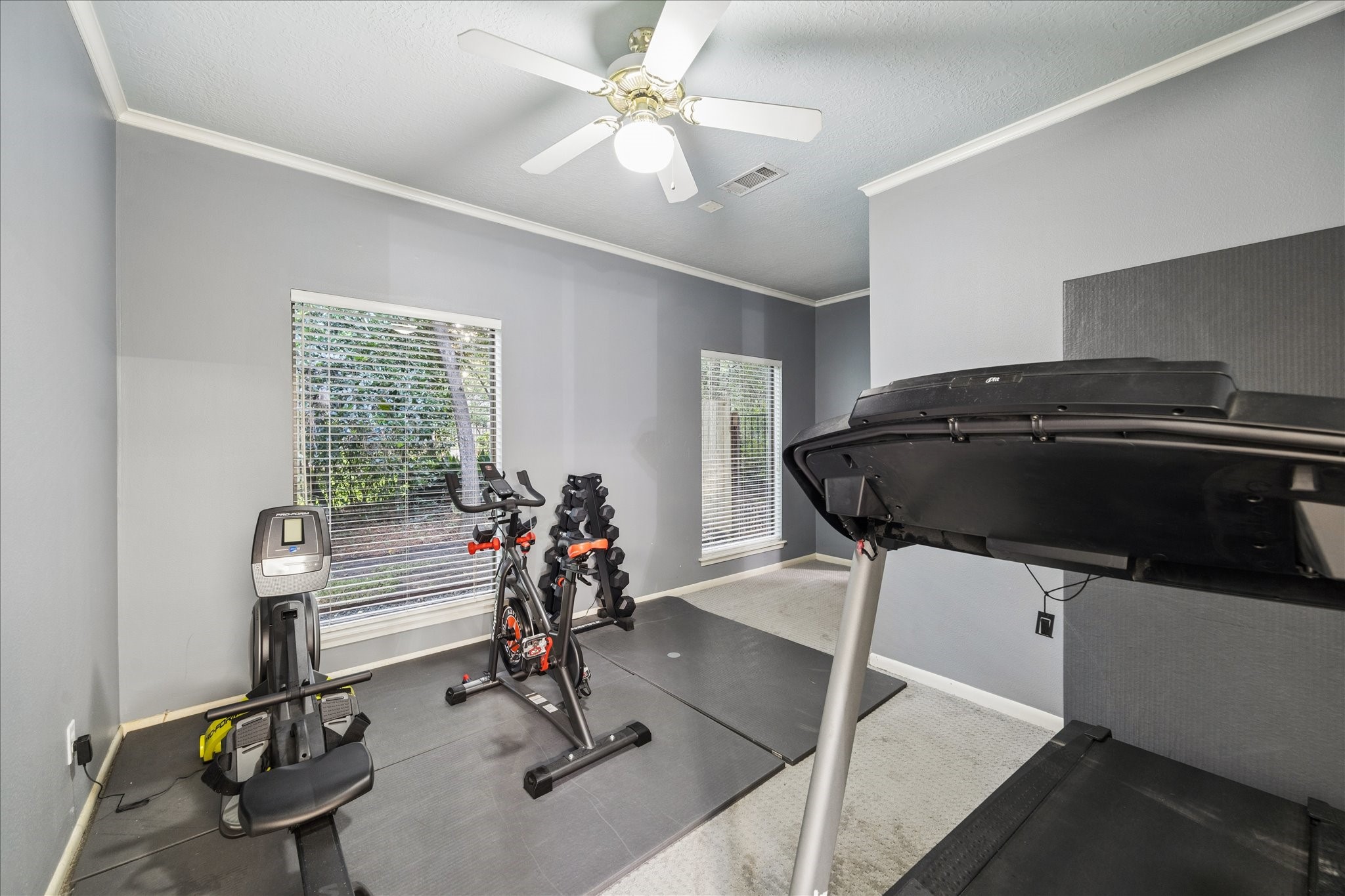  2411 Oakbank Drive - 物件實景