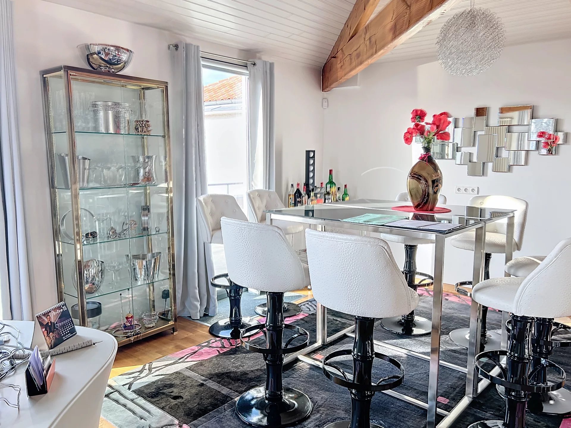 Saintes, New Aquitaine, 17100, FR, 3 Bedrooms Bedrooms, ,4 BathroomsBathrooms,Residential,For Sale,1771028