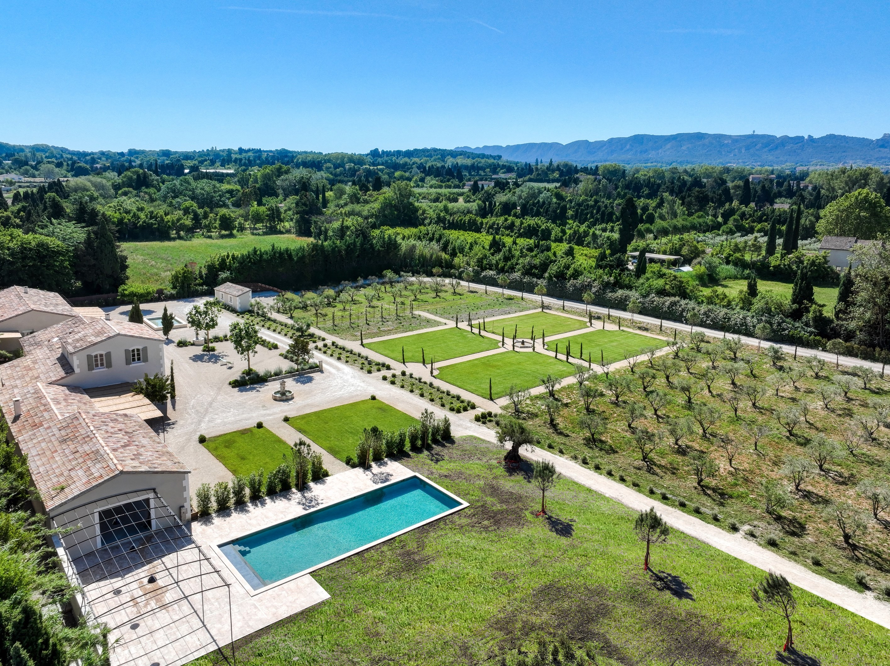  Exclusive listing. Saint Rémy de Provence, superb renovated property located 5 … - 物件實景