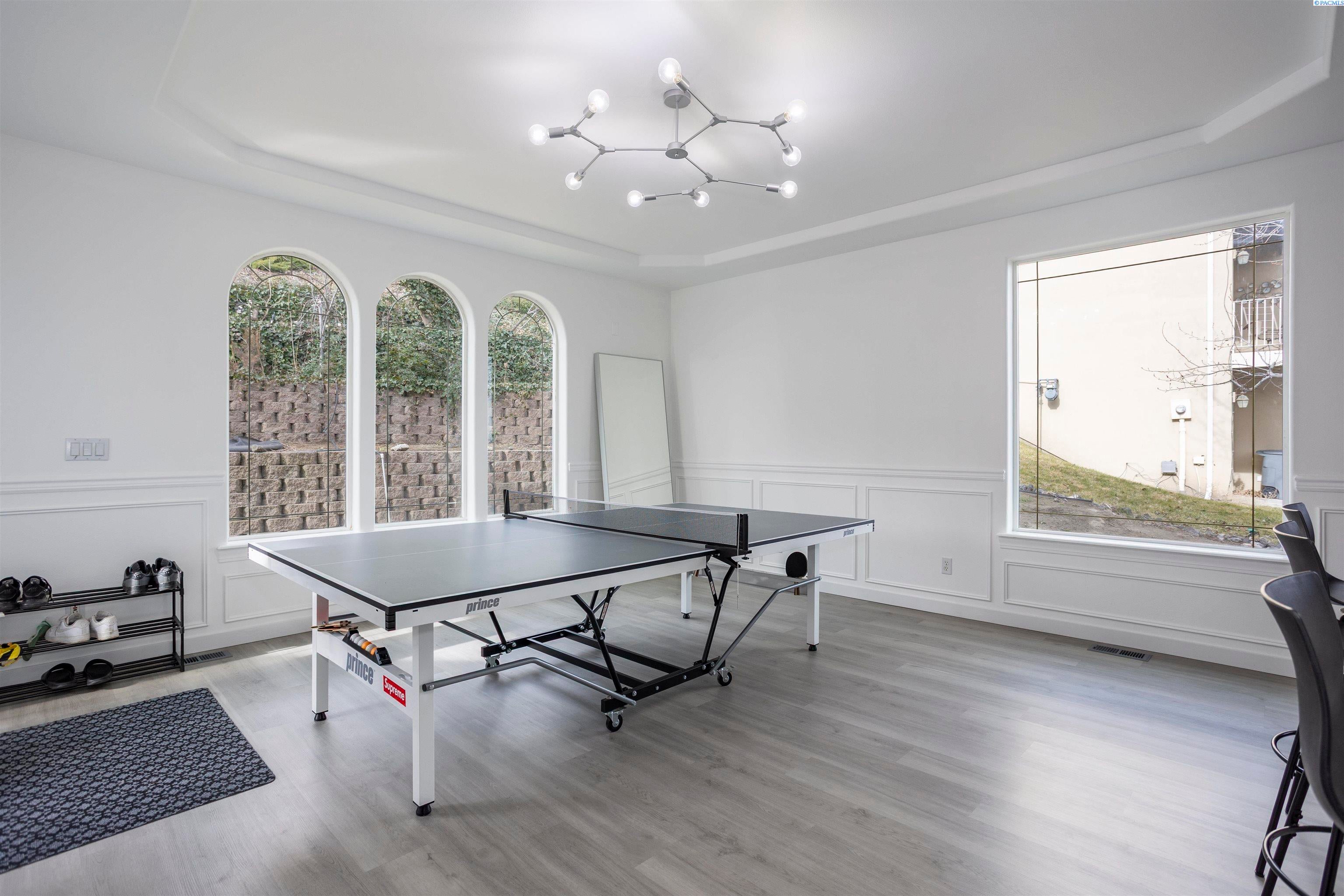 Richland, Washington, 99352, United States, 4 Bedrooms Bedrooms, ,4 BathroomsBathrooms,Residential,For Sale,1977070