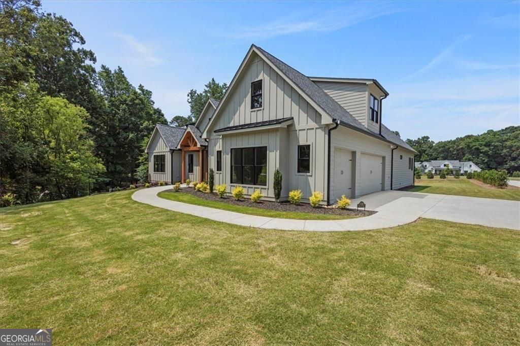 Gainesville, Georgia, 30506, United States, 5 Bedrooms Bedrooms, ,4 BathroomsBathrooms,Residential,For Sale,1909914