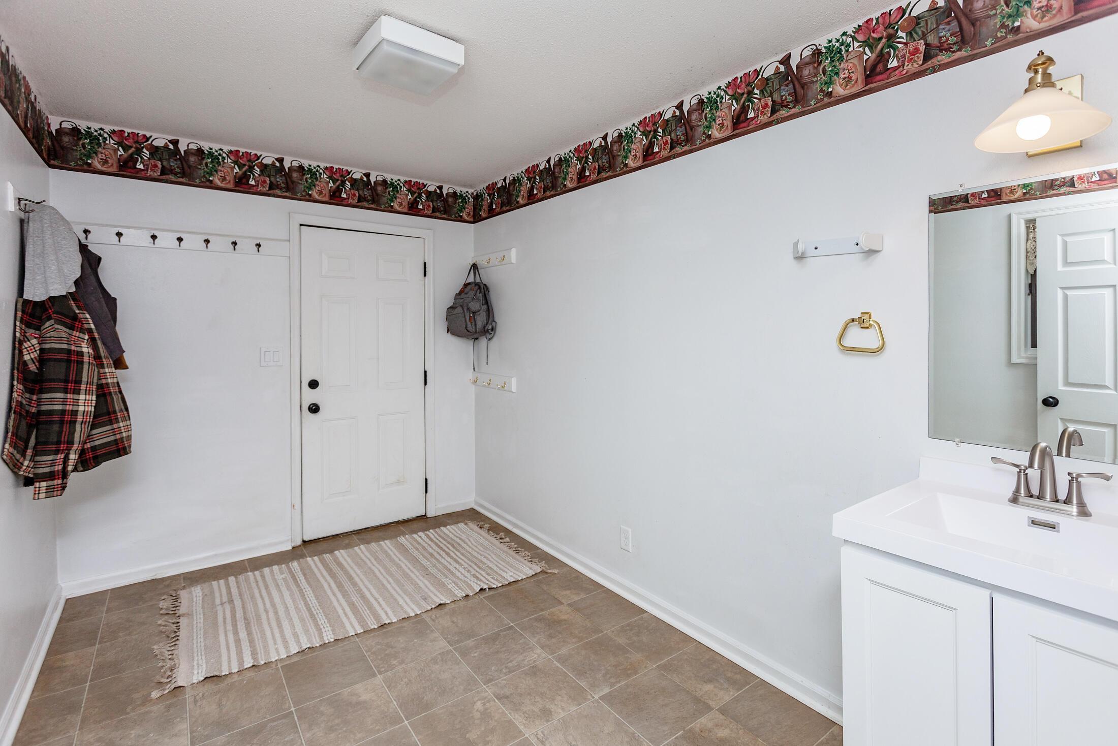 Kelley, Iowa, 50134, United States, 4 Bedrooms Bedrooms, ,2 BathroomsBathrooms,Residential,For Sale,1984612