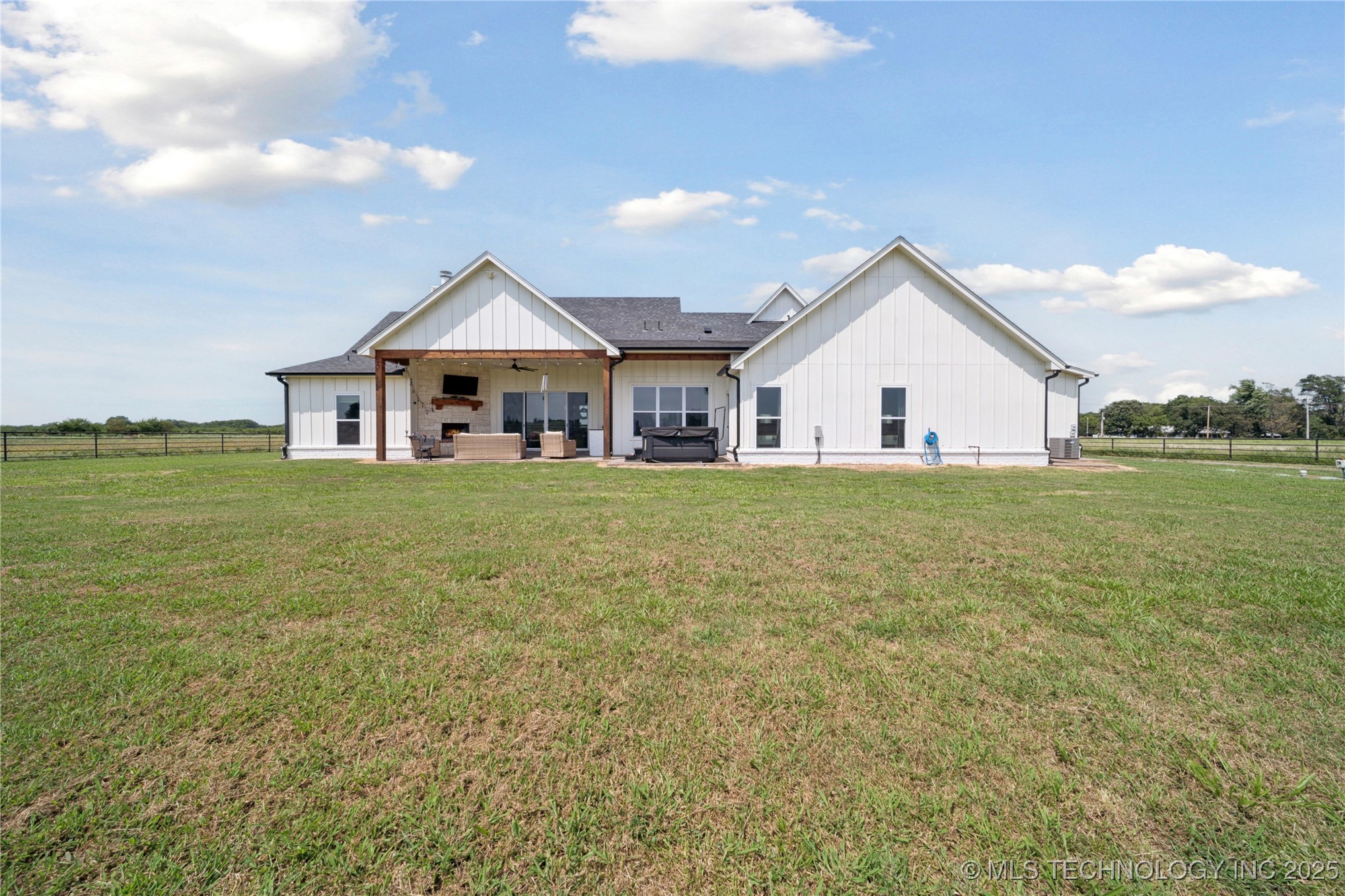 Pryor, Oklahoma, 74361, United States, 4 Bedrooms Bedrooms, ,4 BathroomsBathrooms,Residential,For Sale,1916724