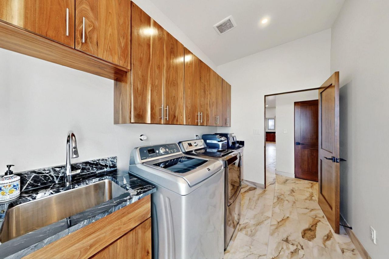 Placitas, New Mexico, 87043, United States, 3 Bedrooms Bedrooms, ,4 BathroomsBathrooms,Residential,For Sale,1903548