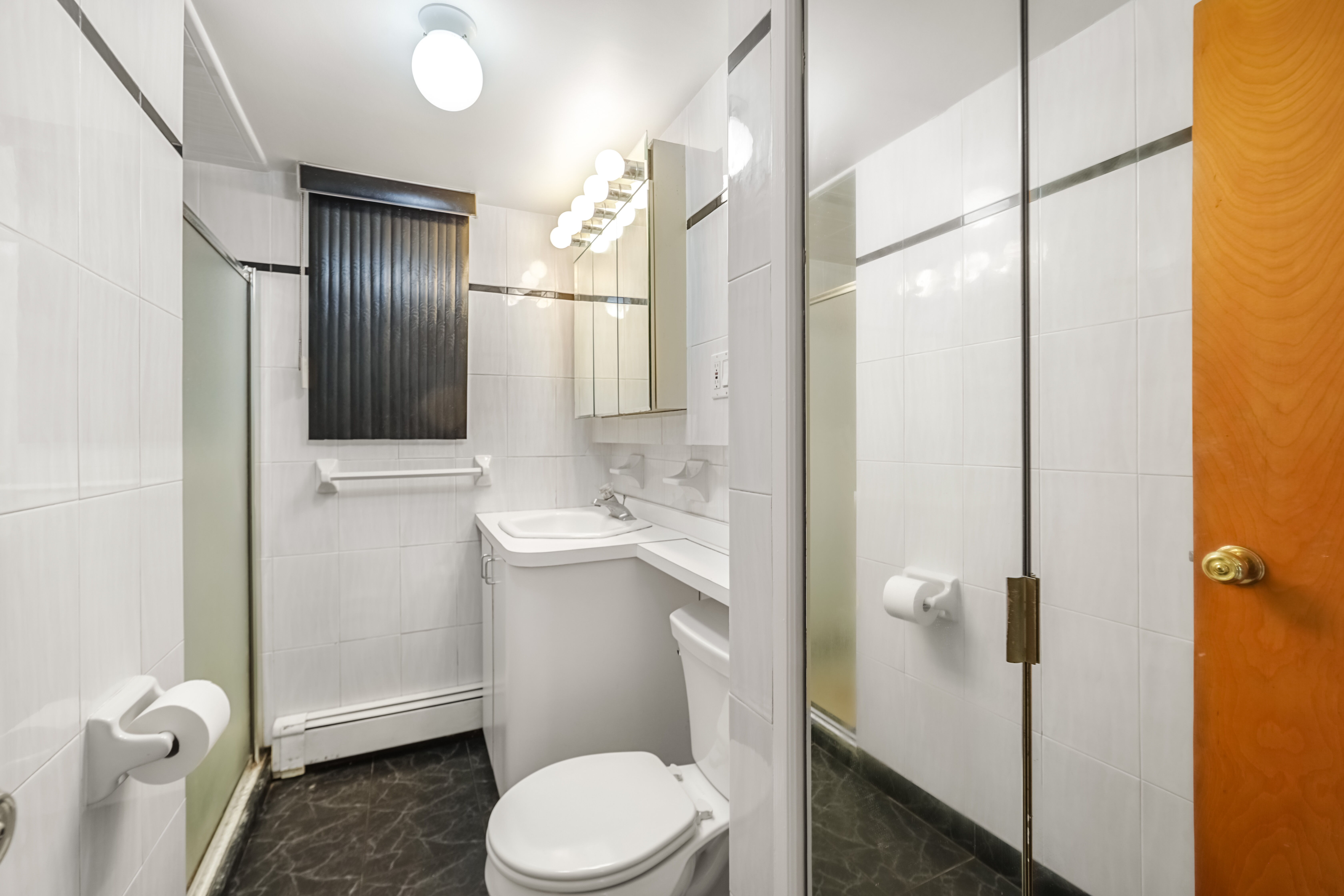 Cliffside Park, New Jersey, 07010, United States, 3 Bedrooms Bedrooms, ,1 BathroomBathrooms,Residential,For Sale,1982827