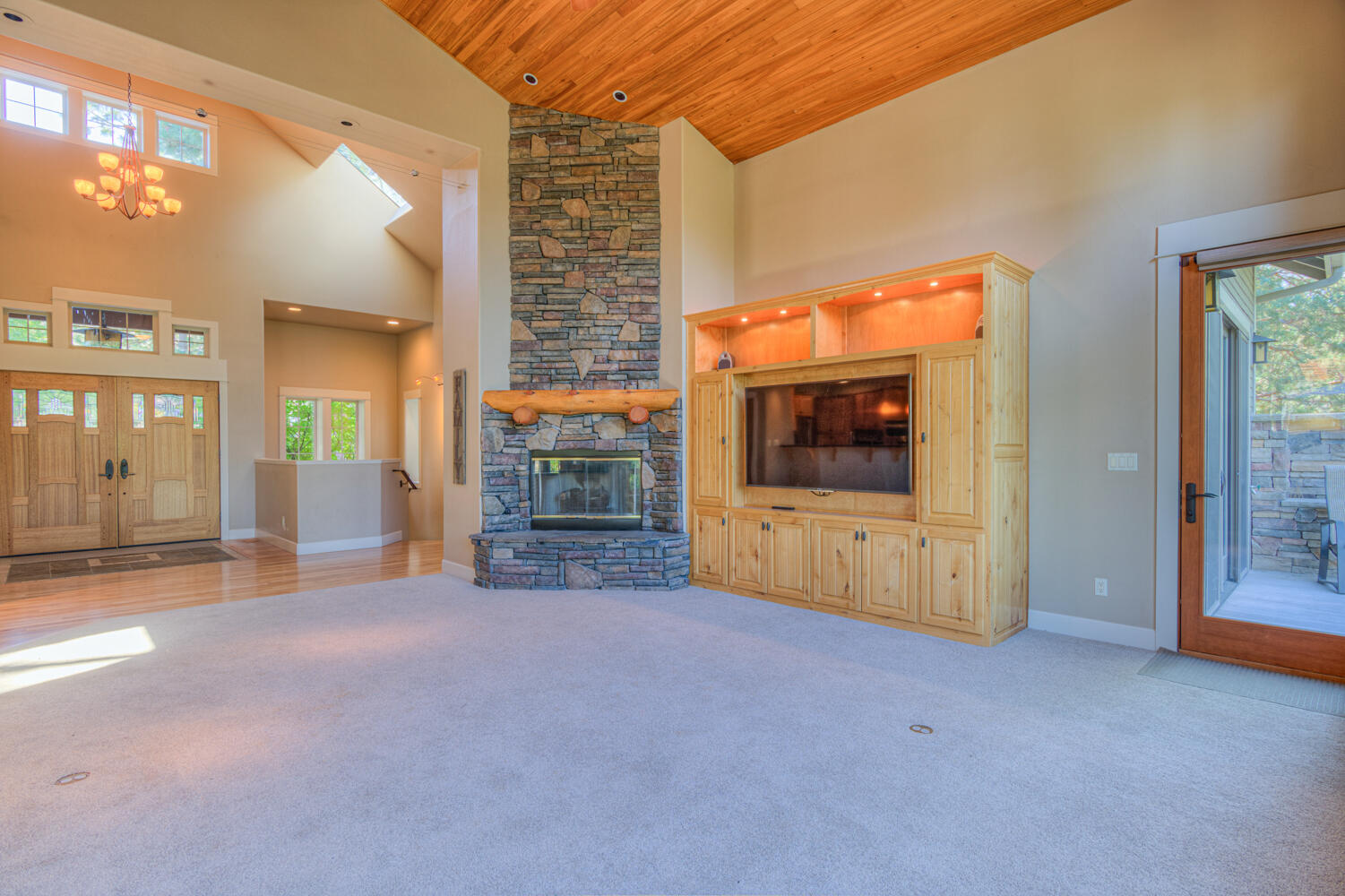 Bend, Oregon, 97703, United States, 4 Bedrooms Bedrooms, ,5 BathroomsBathrooms,Residential,For Sale,1979123