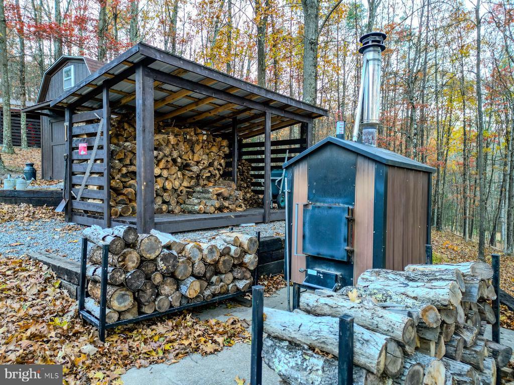 Paw Paw, West Virginia, 25434, United States, 3 Bedrooms Bedrooms, ,3 BathroomsBathrooms,Residential,For Sale,1989238