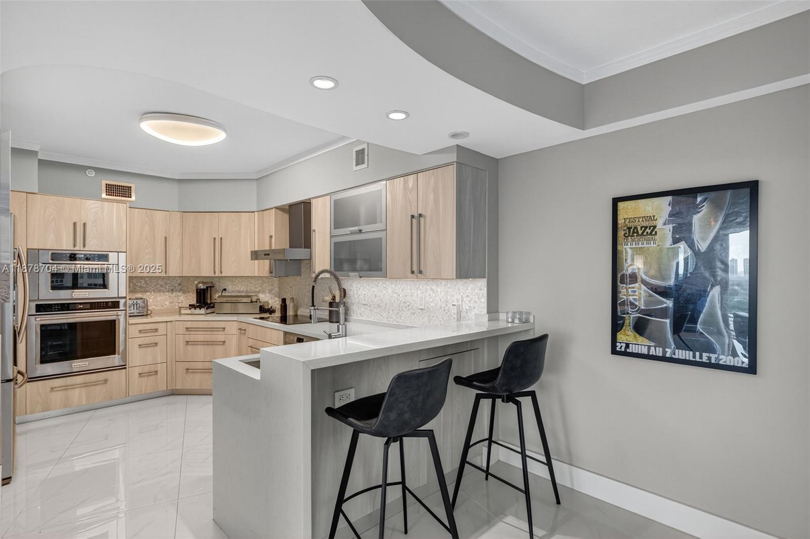 Aventura, Florida, 33180, United States, 2 Bedrooms Bedrooms, ,3 BathroomsBathrooms,Residential,For Sale,1947982
