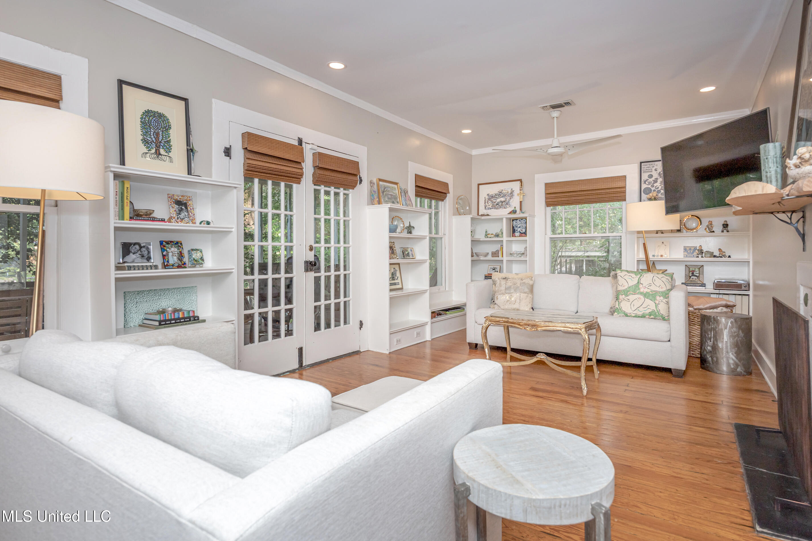 Ocean Springs, Mississippi, 39564, United States, 3 Bedrooms Bedrooms, ,2 BathroomsBathrooms,Residential,For Sale,1847227