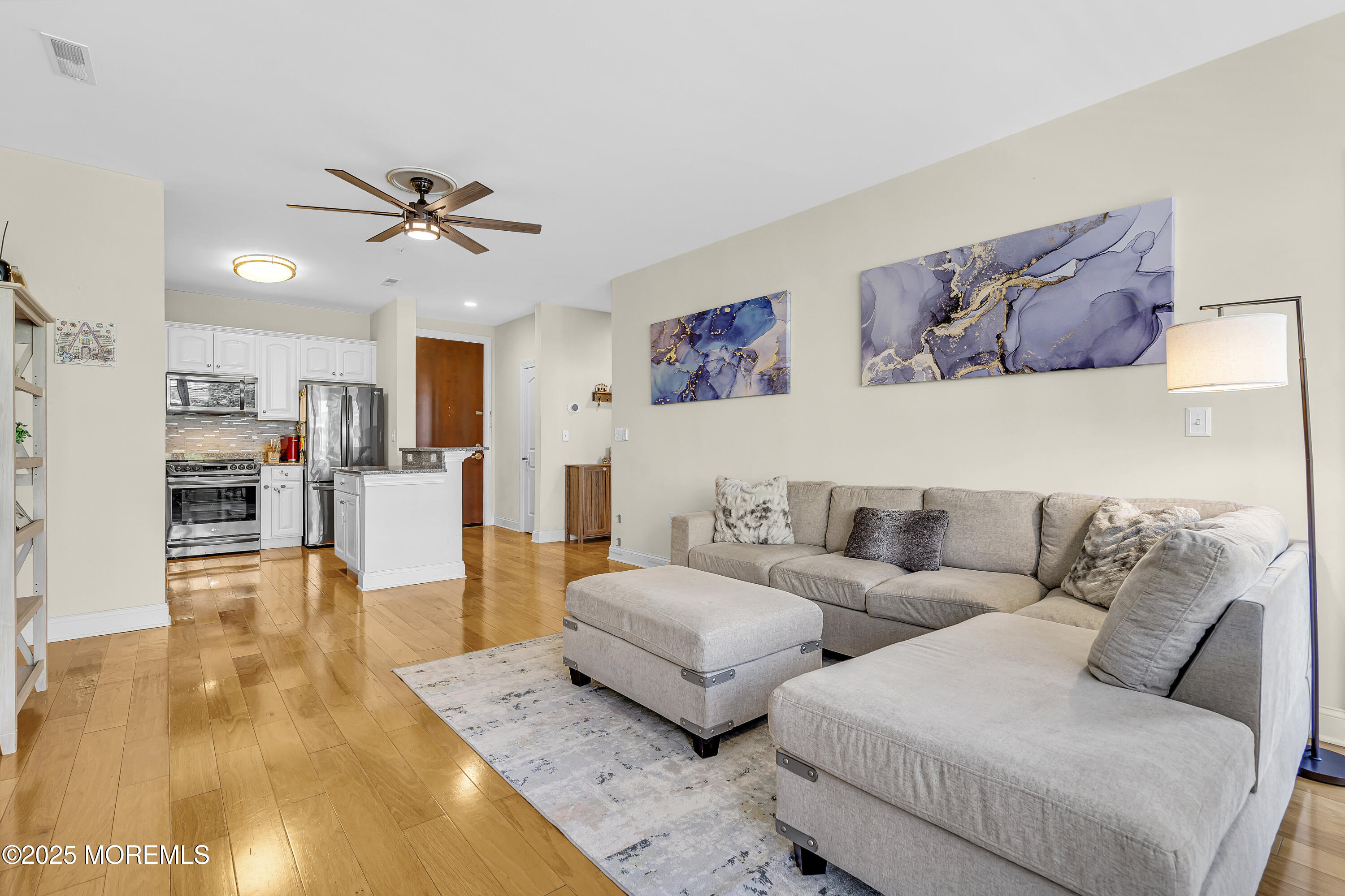 West New York, New Jersey, 07093, United States, 2 Bedrooms Bedrooms, ,2 BathroomsBathrooms,Residential,For Sale,1928927