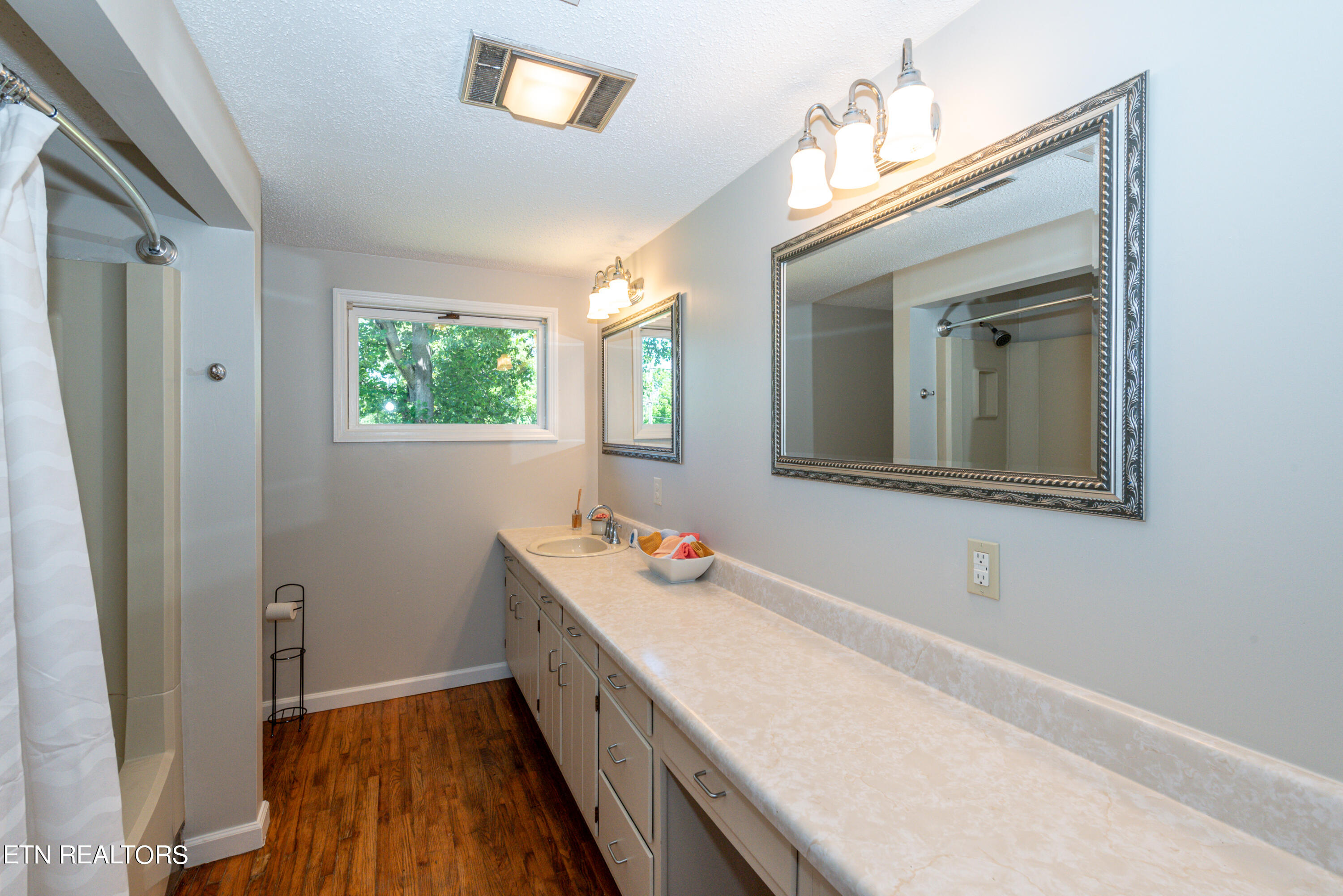 Townsend, Tennessee, 37882, United States, 3 Bedrooms Bedrooms, ,2 BathroomsBathrooms,Residential,For Sale,1984041