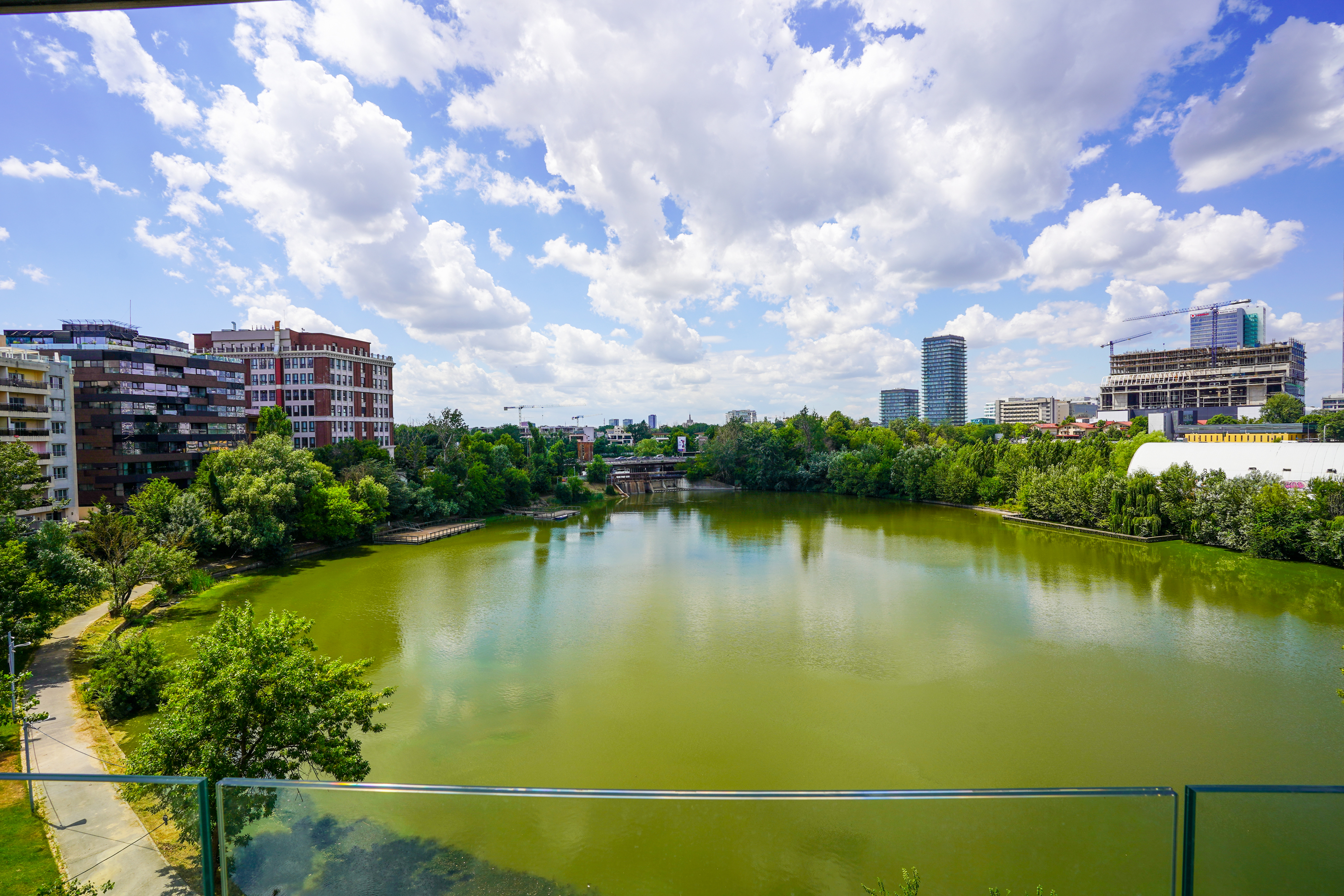  Four-Room Lakefront Apartment with a Private Promenade on Lake Floreasca - 物件實景