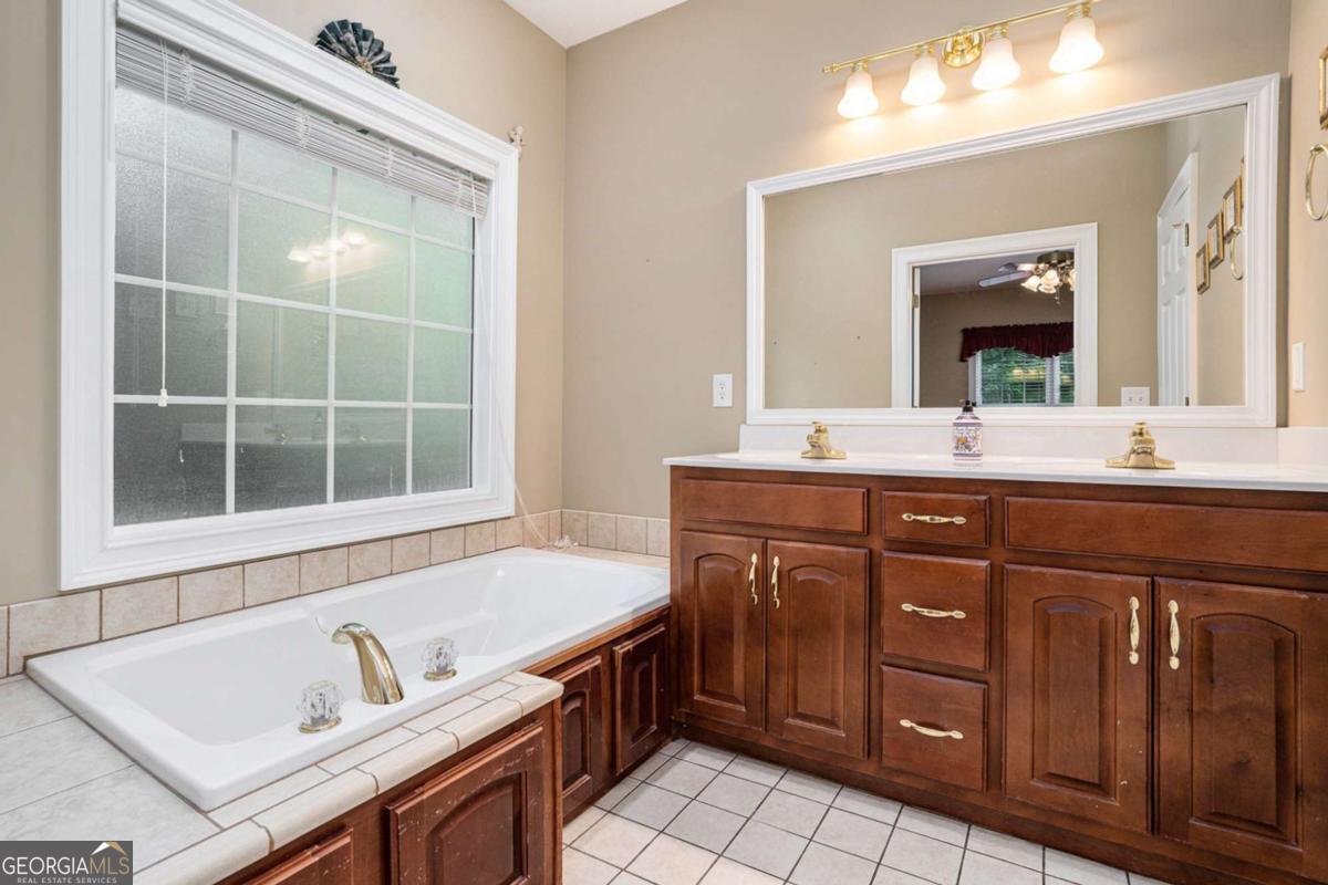 Ellijay, Georgia, 30536, United States, 5 Bedrooms Bedrooms, ,5 BathroomsBathrooms,Residential,For Sale,1859119