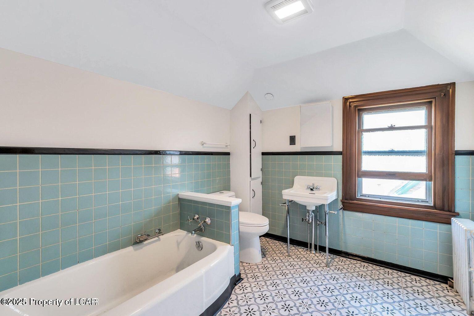 Wilkes-Barre, Pennsylvania, 18701, United States, 7 Bedrooms Bedrooms, ,3 BathroomsBathrooms,Residential,For Sale,1982709