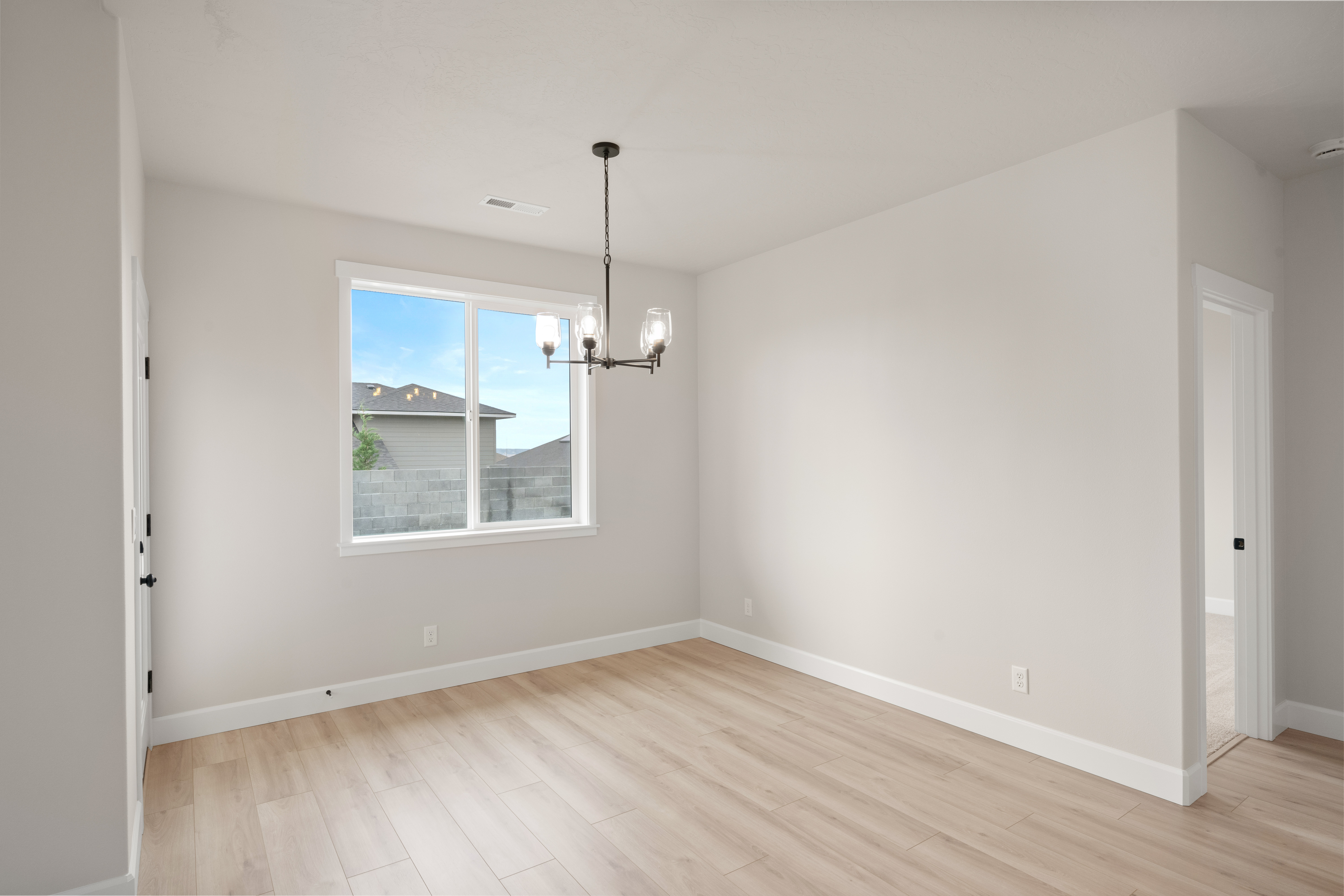  Incredible Floor Plan, Corner Lot & Fully Fenced - 物件實景