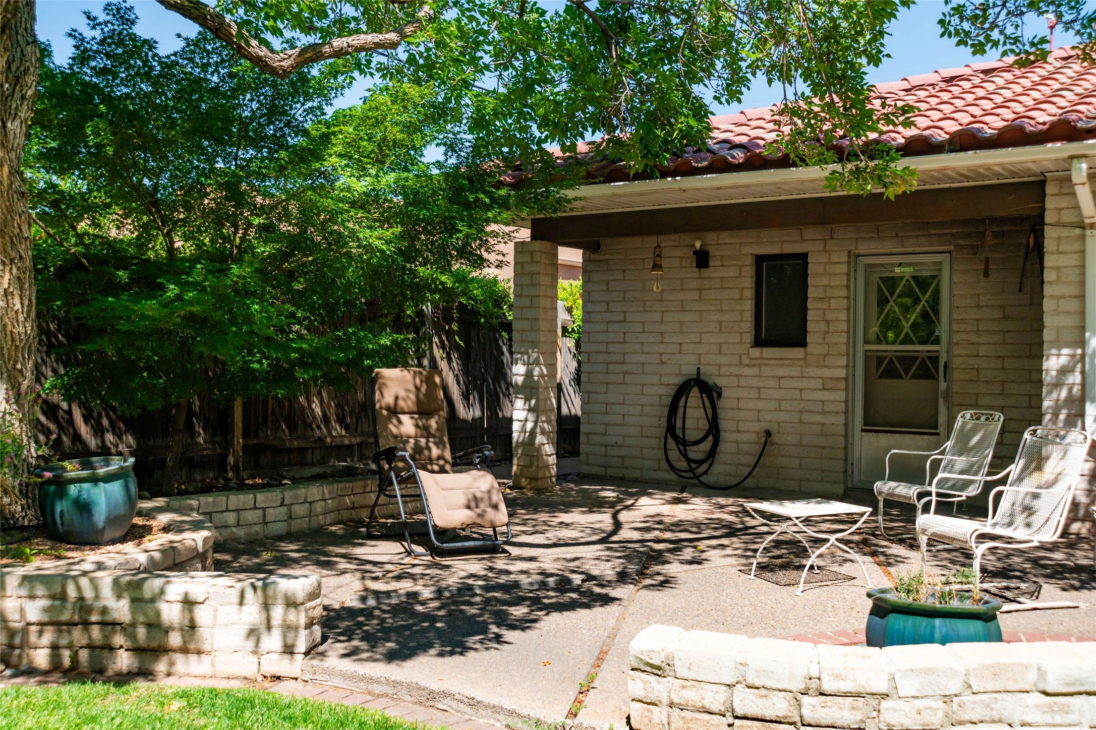  2532 Harold Place NE - 物件實景