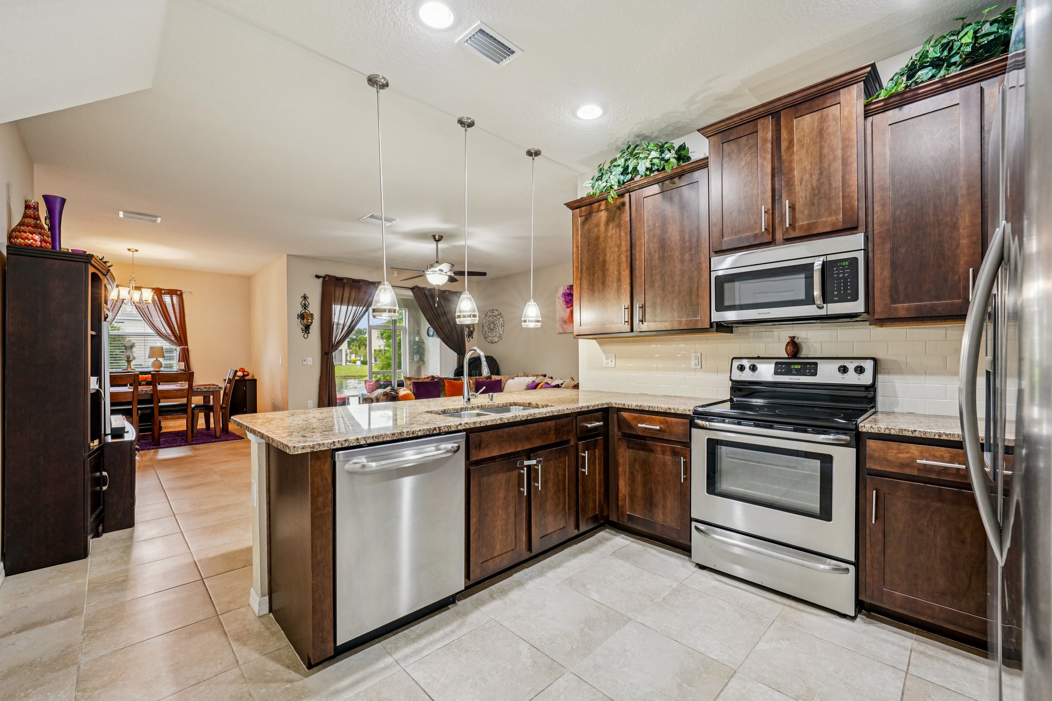 St. Petersburg, Florida, 33703, United States, 3 Bedrooms Bedrooms, ,3 BathroomsBathrooms,Residential,For Sale,1881244
