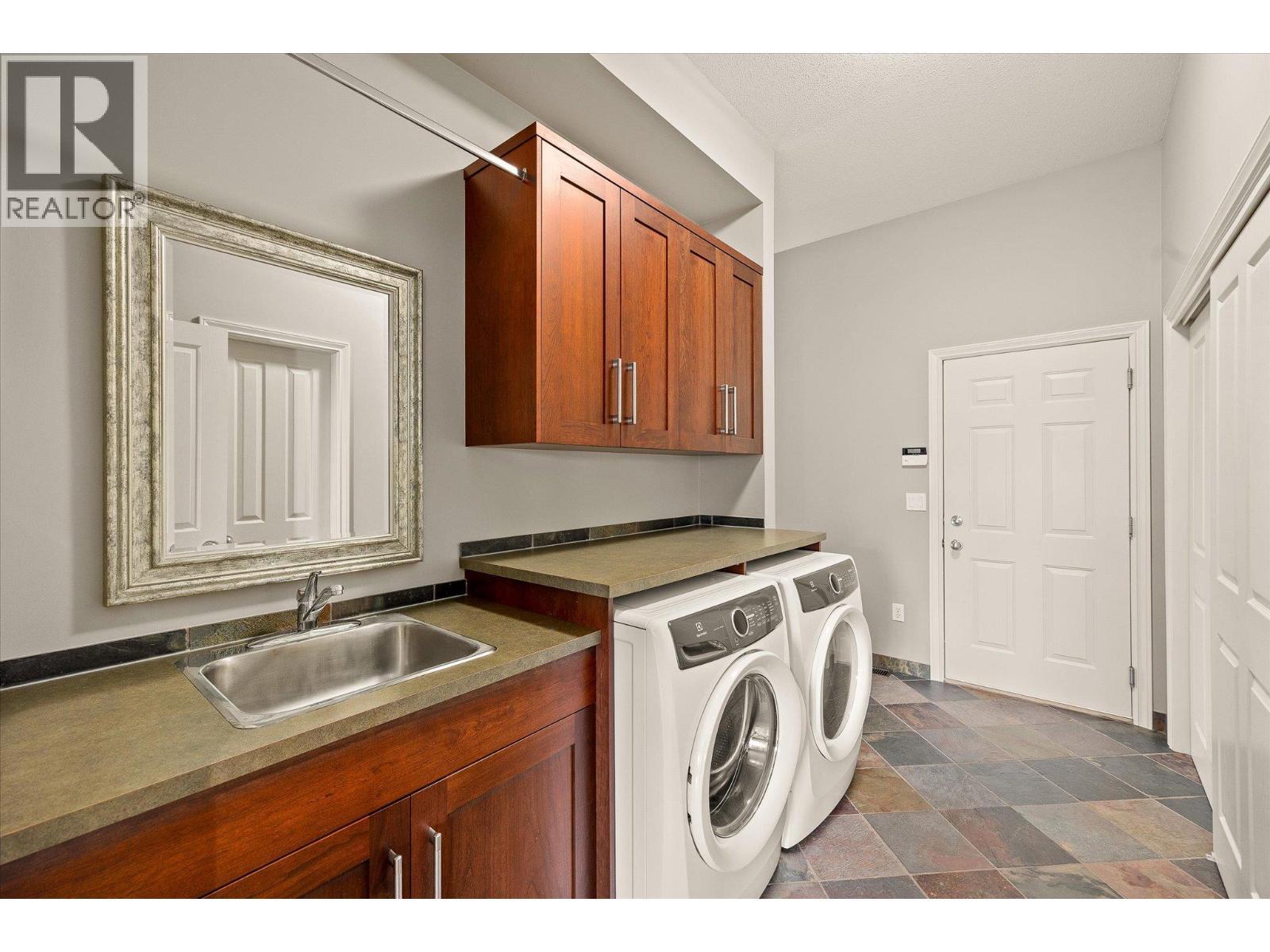 LAKE COUNTRY, British Columbia, V4V 2K7, CA, 4 Bedrooms Bedrooms, ,4 BathroomsBathrooms,Residential,For Sale,1960852