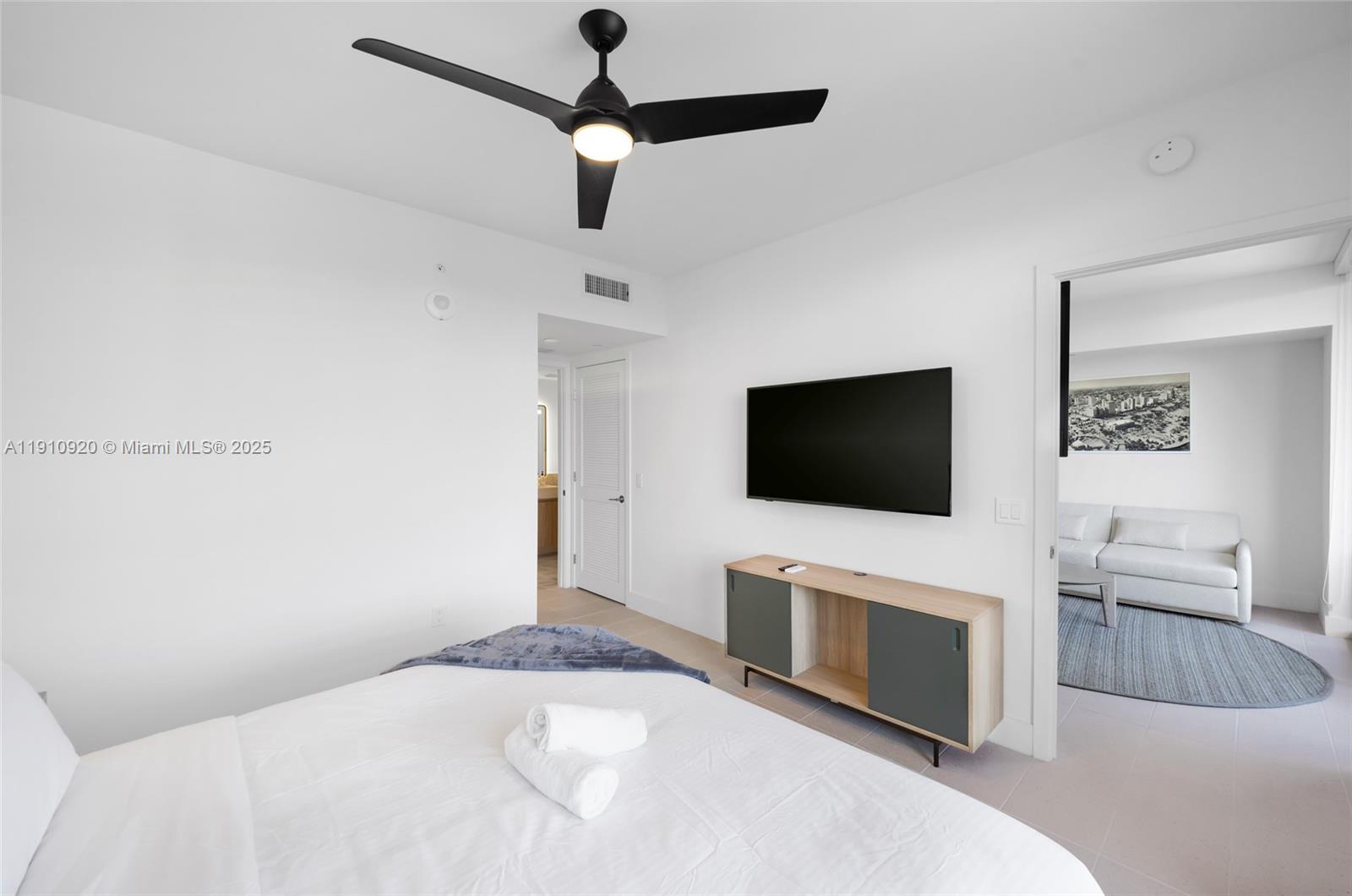 Miami, Florida, 33132, United States, 1 Bedroom Bedrooms, ,1 BathroomBathrooms,Residential,For Sale,1994721