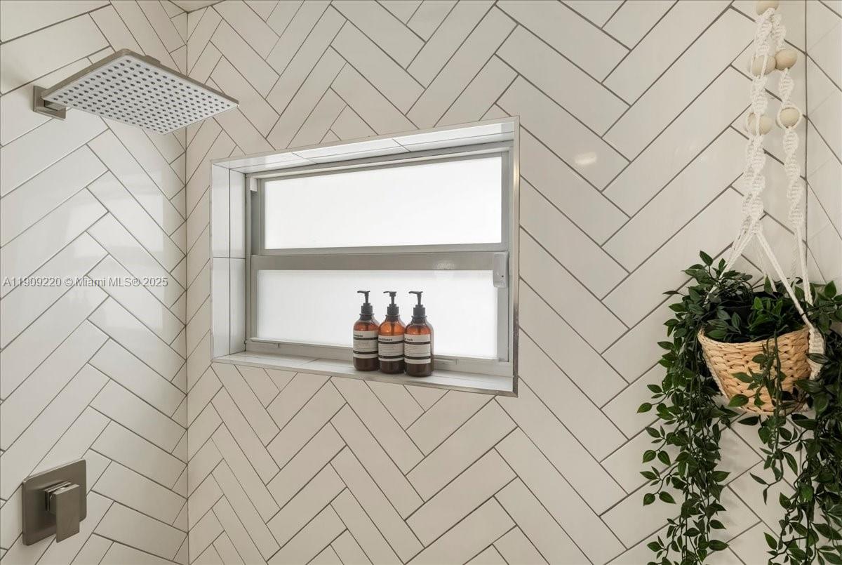 Miami, Florida, 33145, United States, 3 Bedrooms Bedrooms, ,2 BathroomsBathrooms,Residential,For Sale,1987524