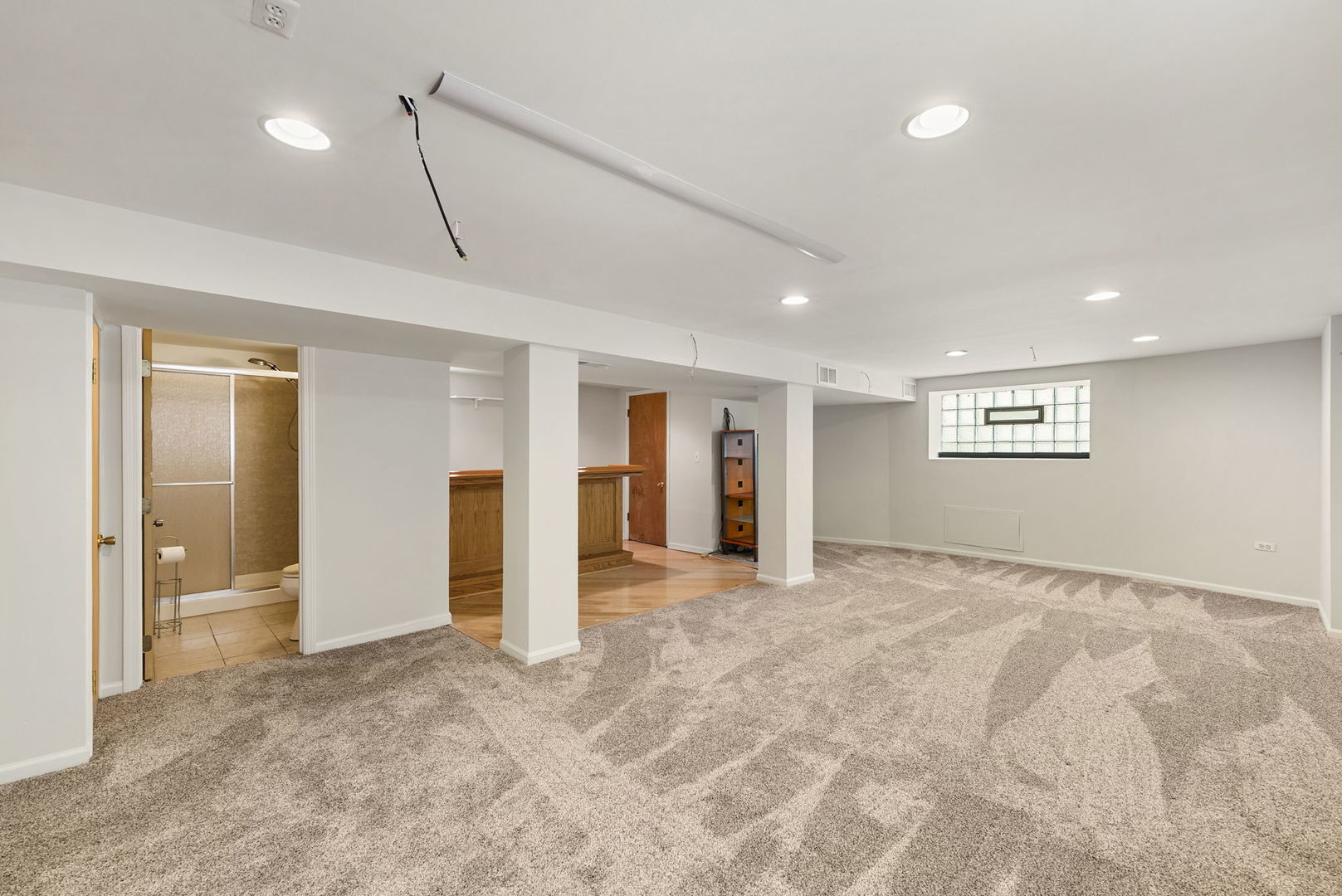 Chicago, Illinois, 60641, United States, 4 Bedrooms Bedrooms, ,3 BathroomsBathrooms,Residential,For Sale,1940244