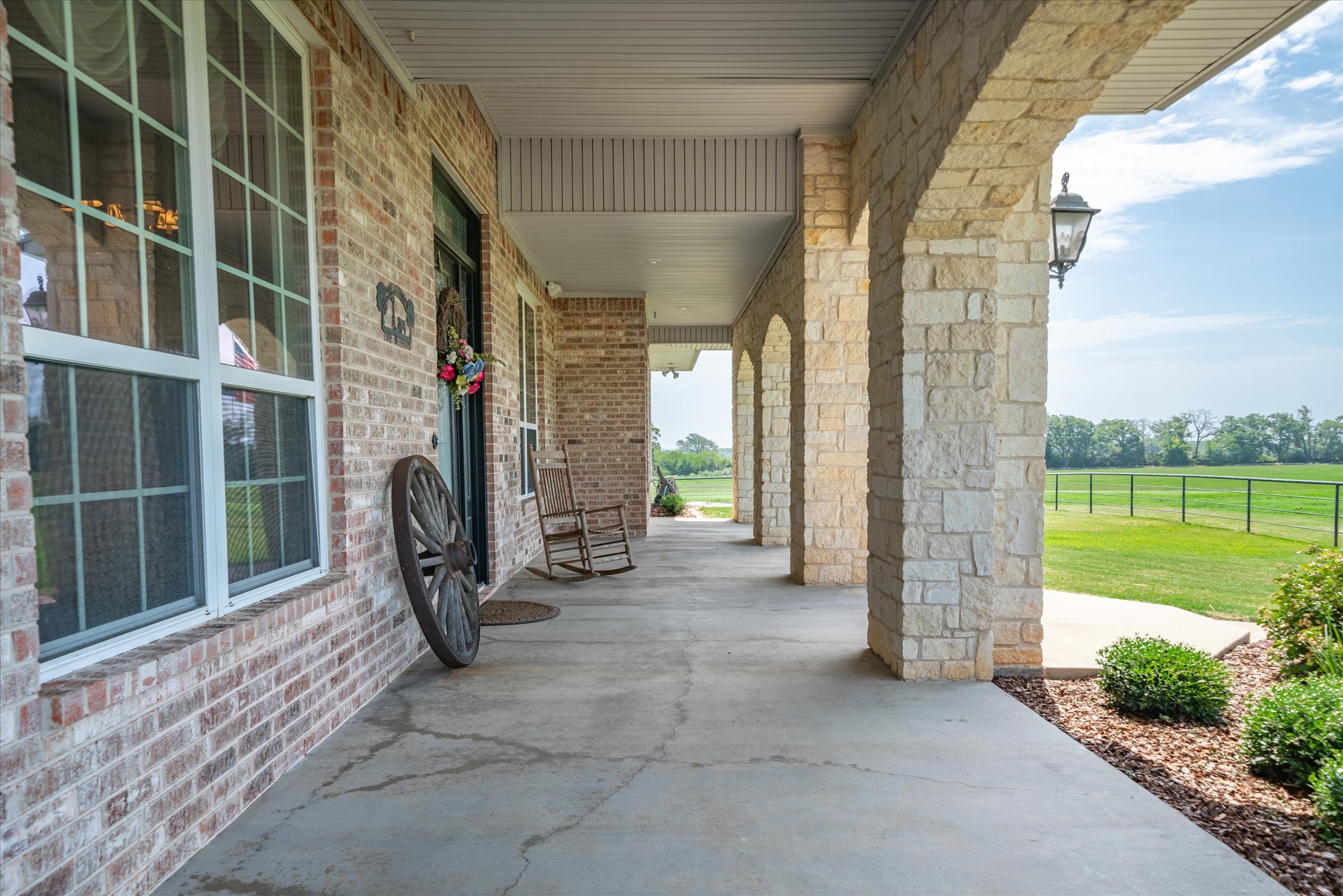 Grand Saline, Texas, 75140, United States, 3 Bedrooms Bedrooms, ,4 BathroomsBathrooms,Residential,For Sale,1977642
