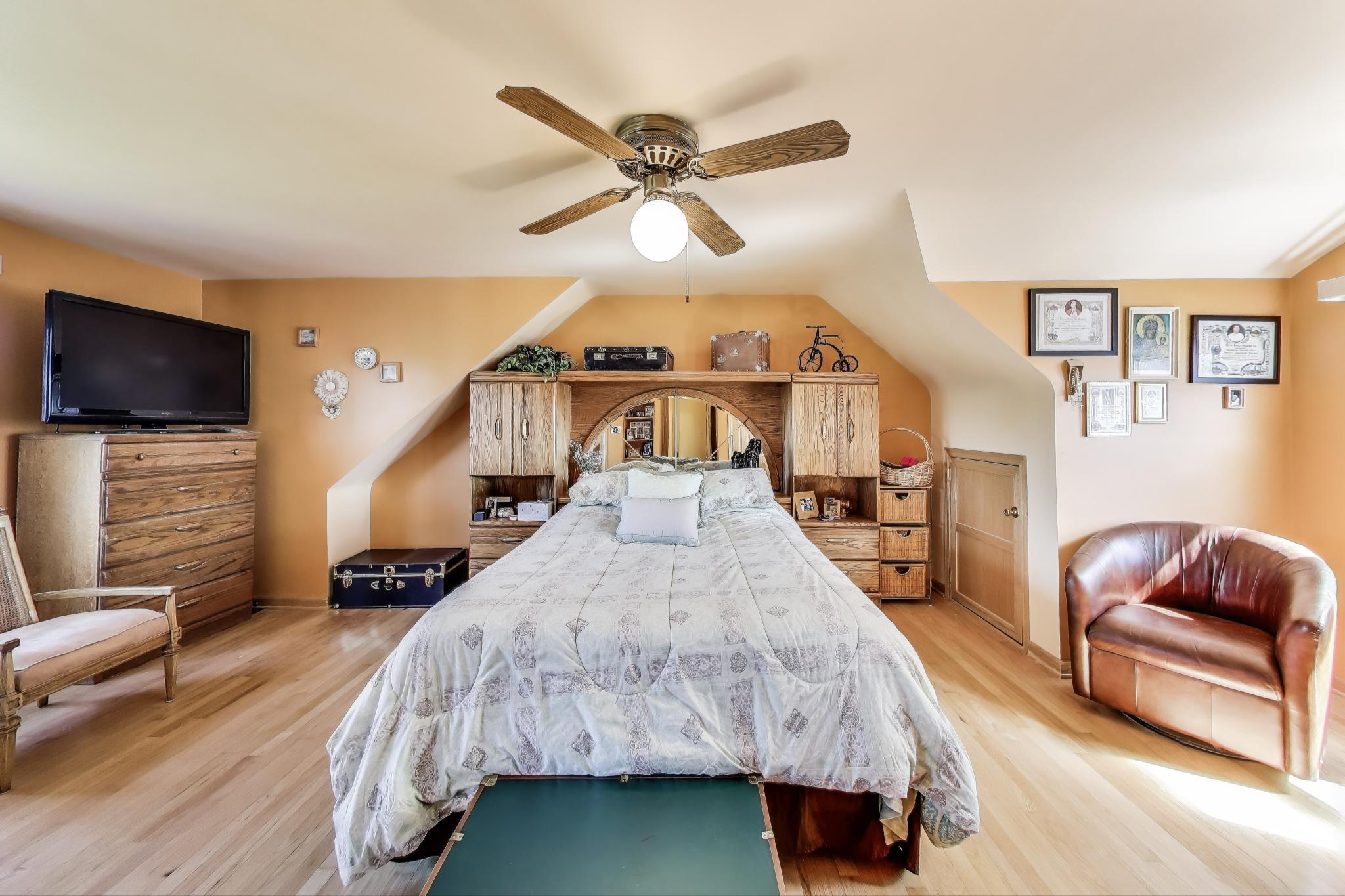 Harwood Heights, Illinois, 60706, United States, 2 Bedrooms Bedrooms, ,Residential,For Sale,1928738