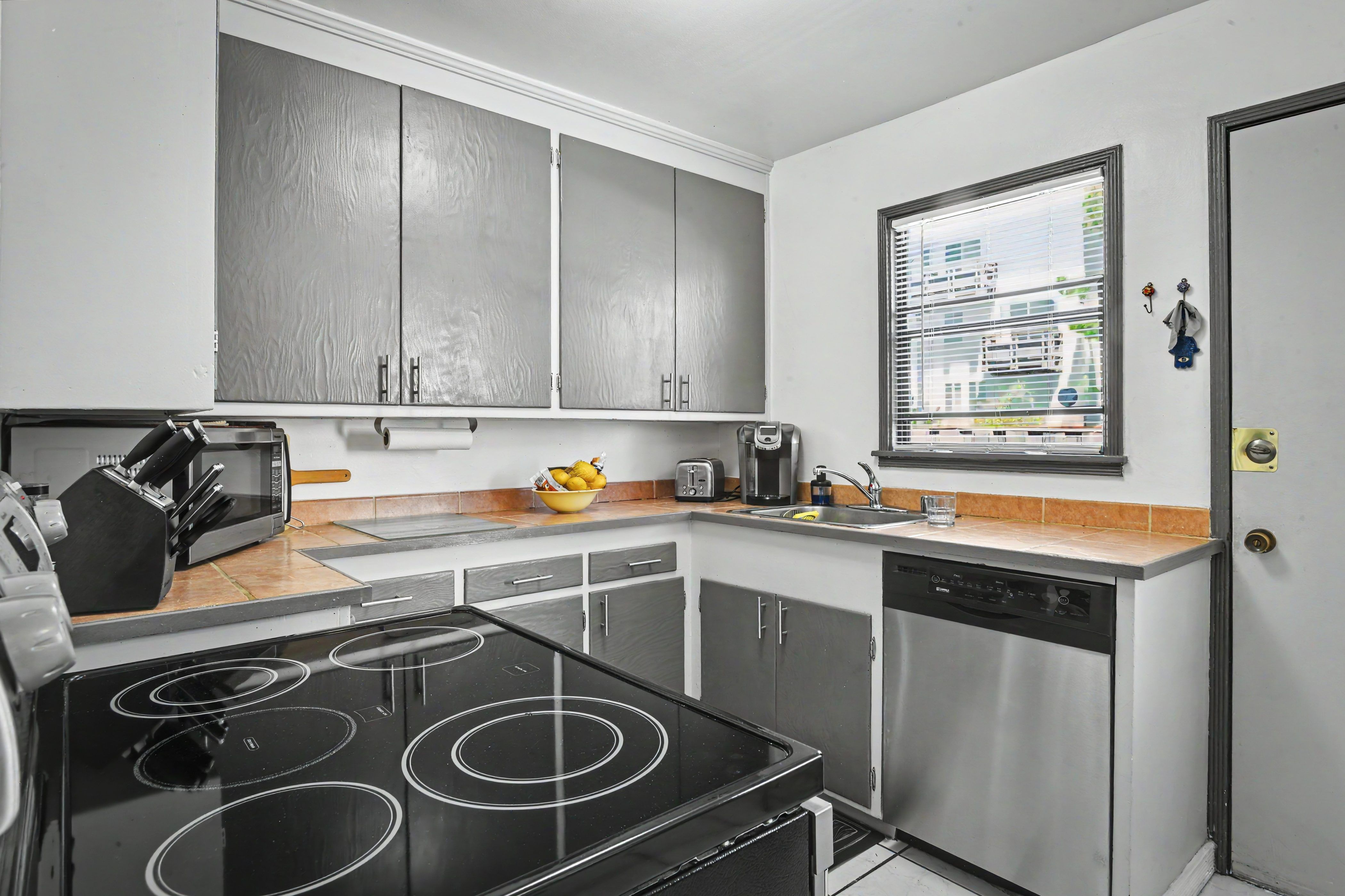  Ground-Level Garden Condo - 物件實景